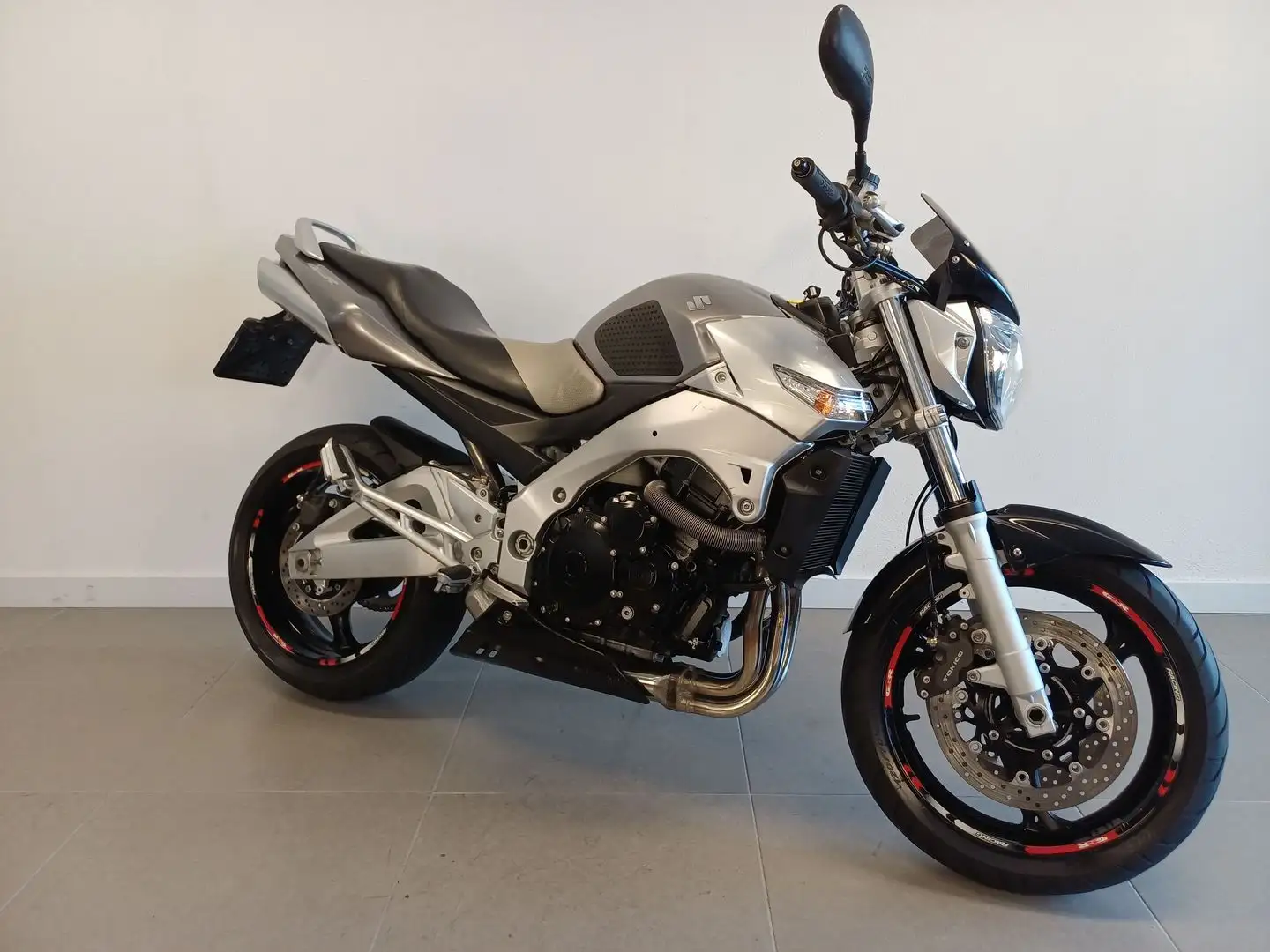 Suzuki GSR 600 Grijs - 2
