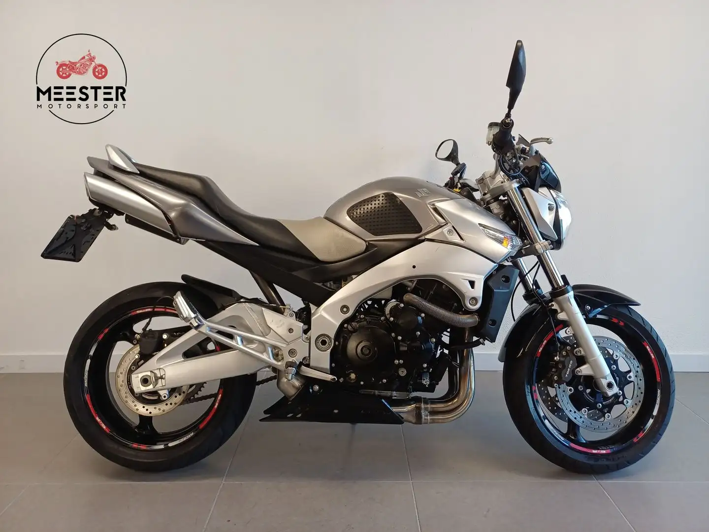 Suzuki GSR 600 Grijs - 1