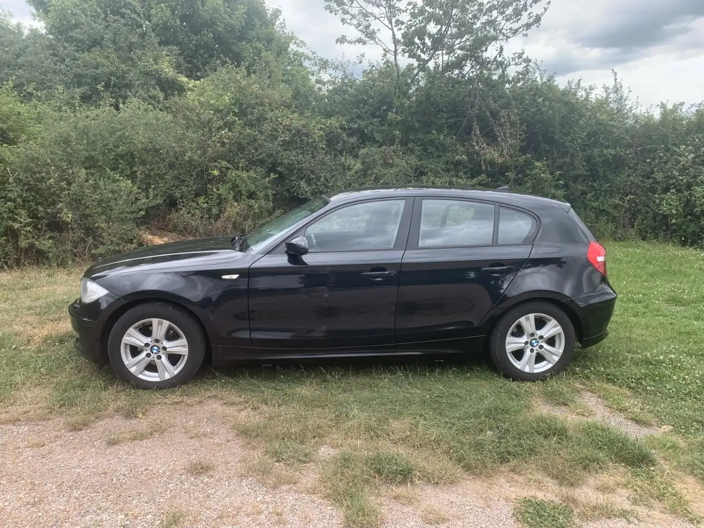 BMW 118 118i Schwarz - 1