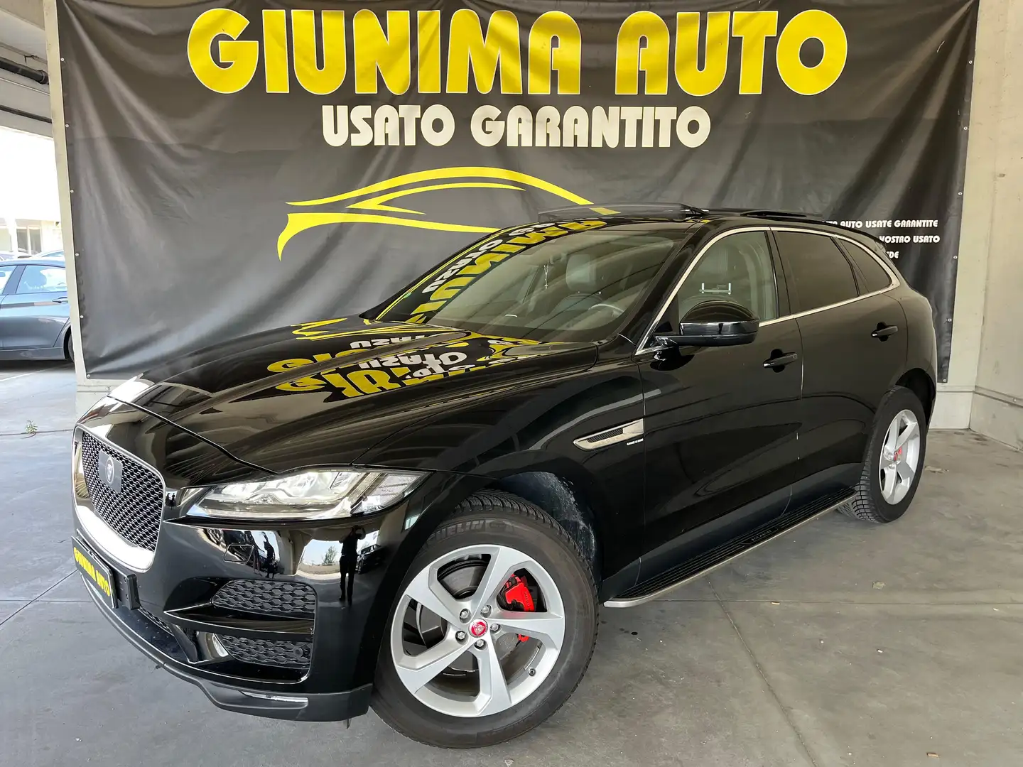 Jaguar F-Pace F-Pace 2.0d i4 Prestige awd 240cv auto my20 Zwart - 1