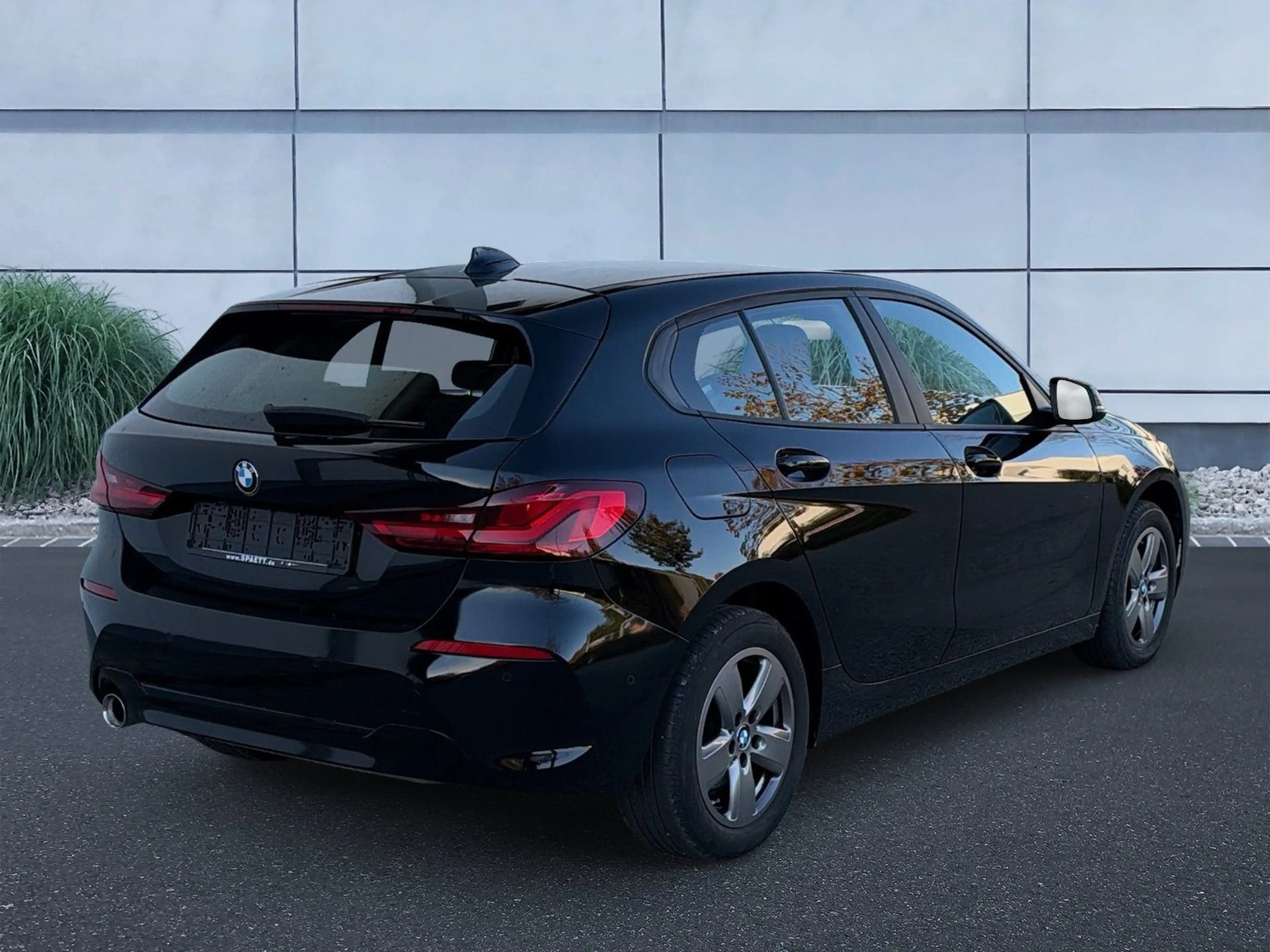 BMW 118 i Hatch — photo 3