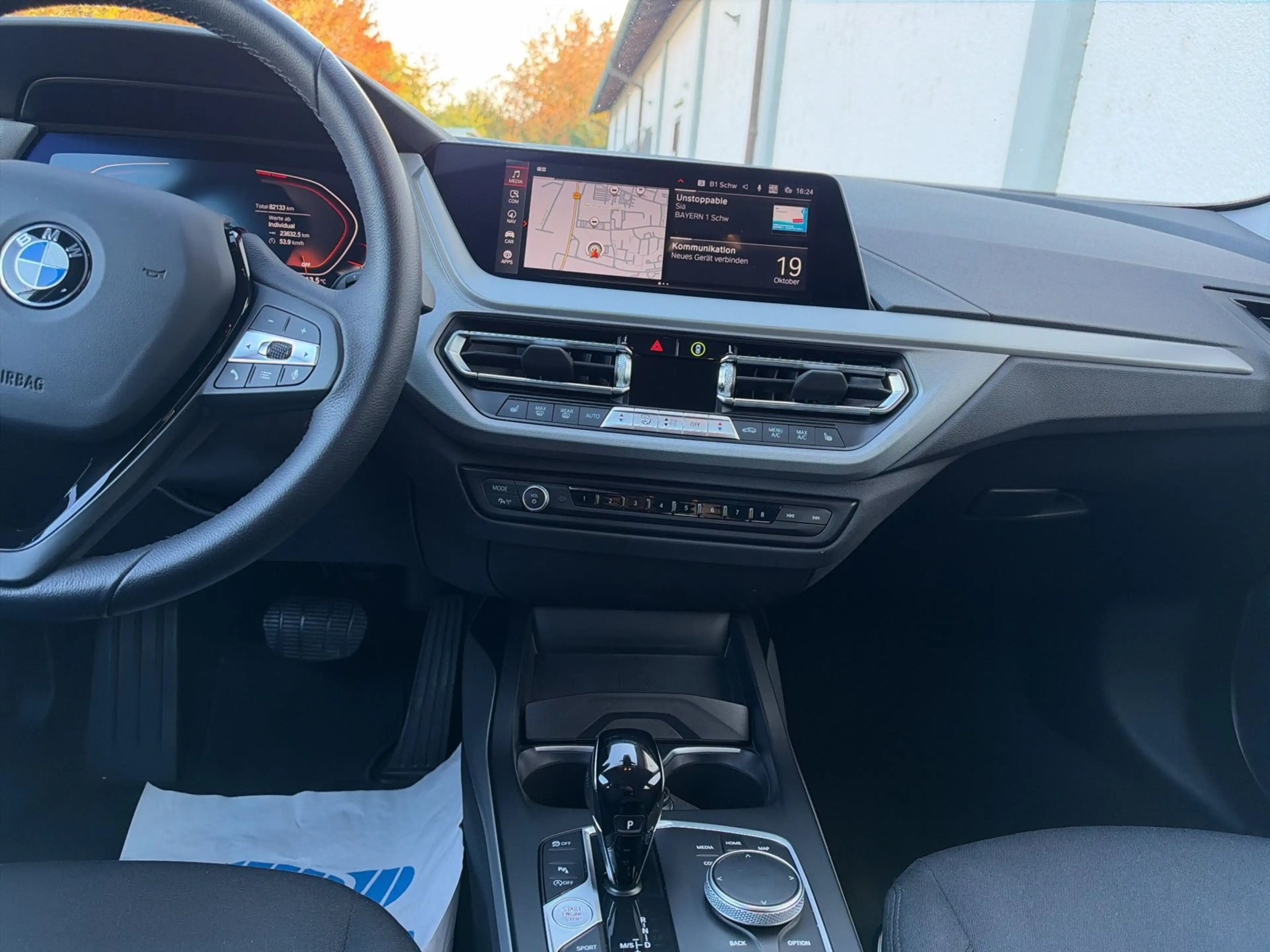 BMW 118 i Hatch — photo 6