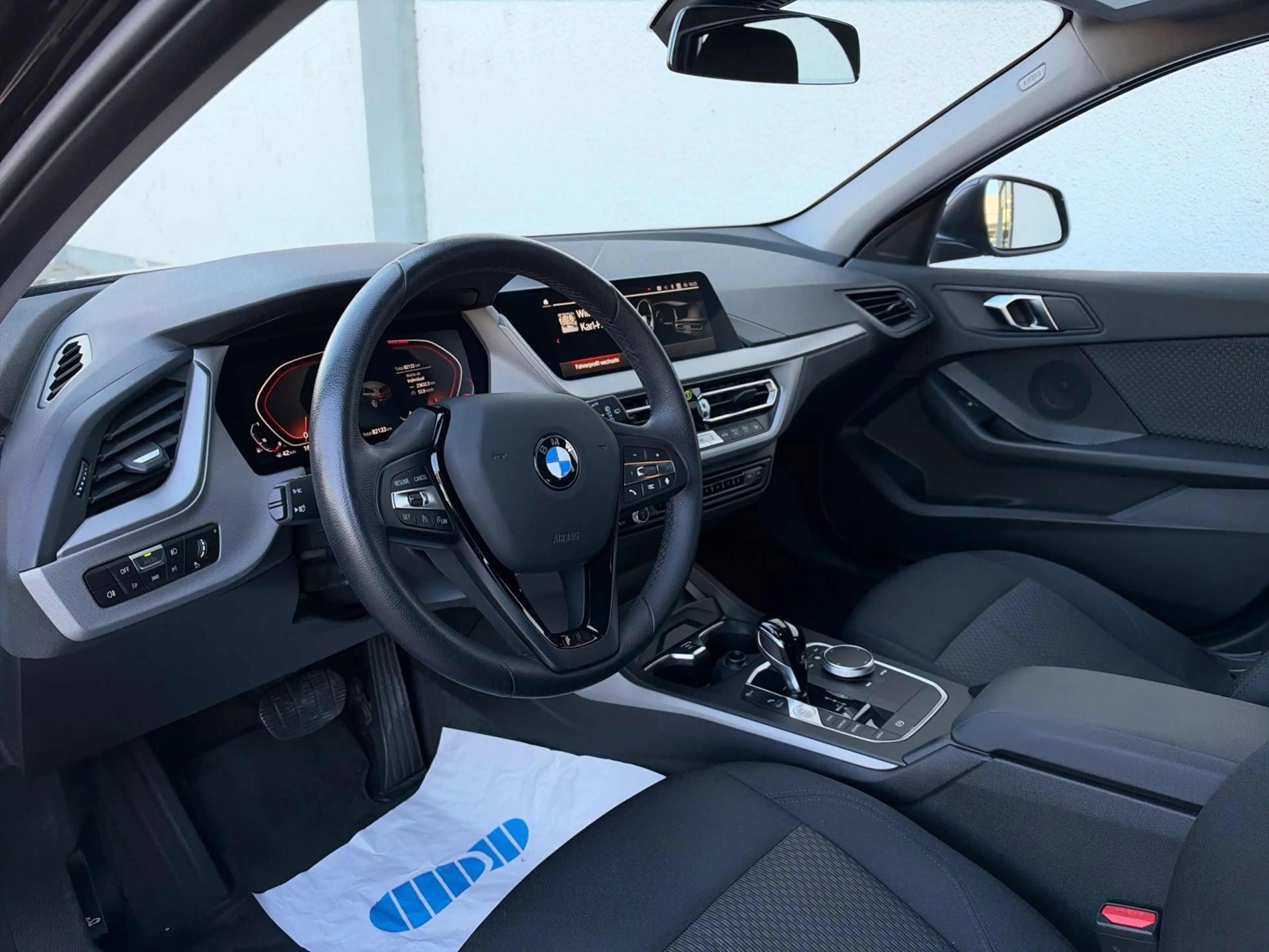 BMW 118 i Hatch — photo 8