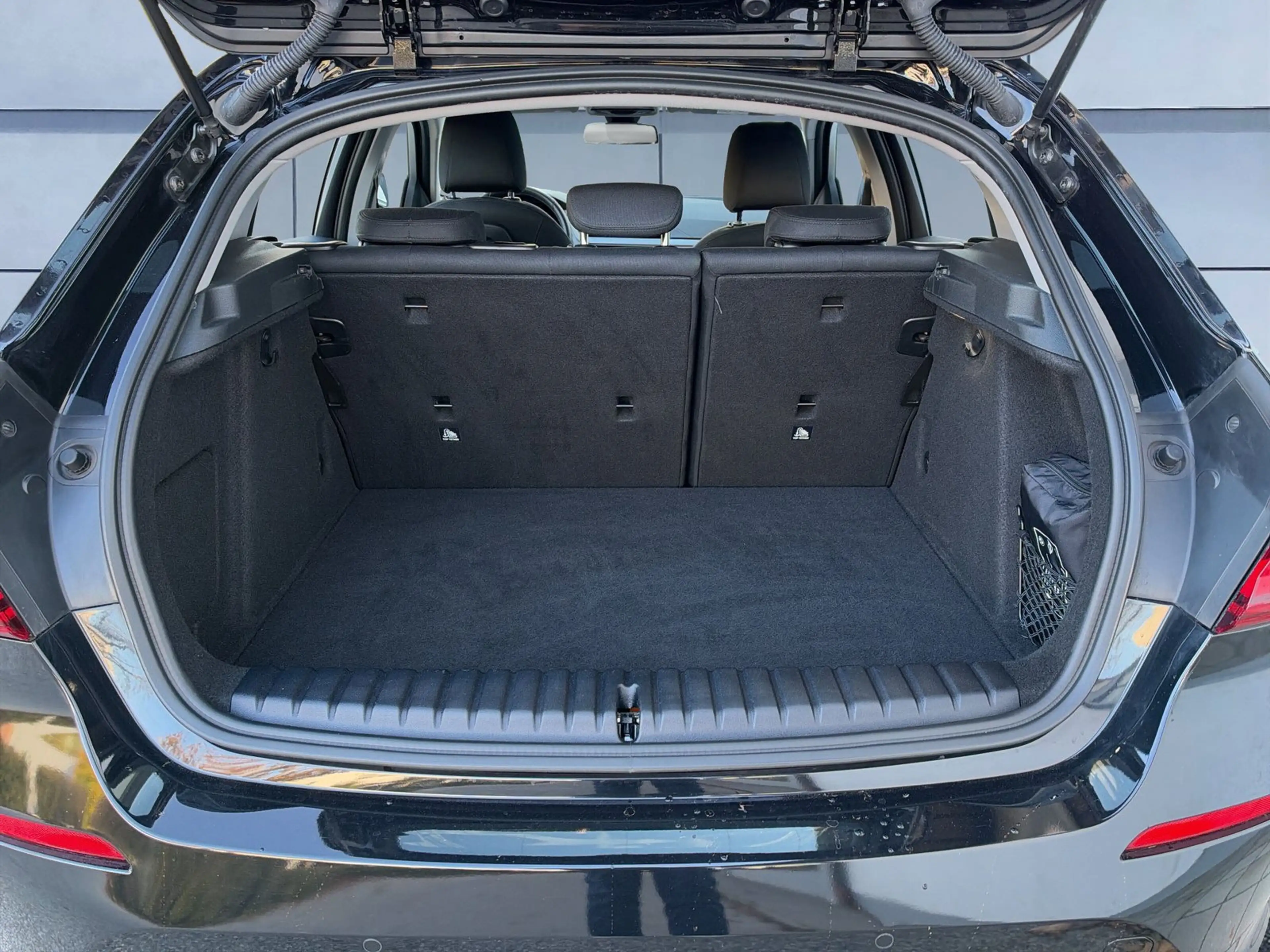 BMW 118 i Hatch — photo 11