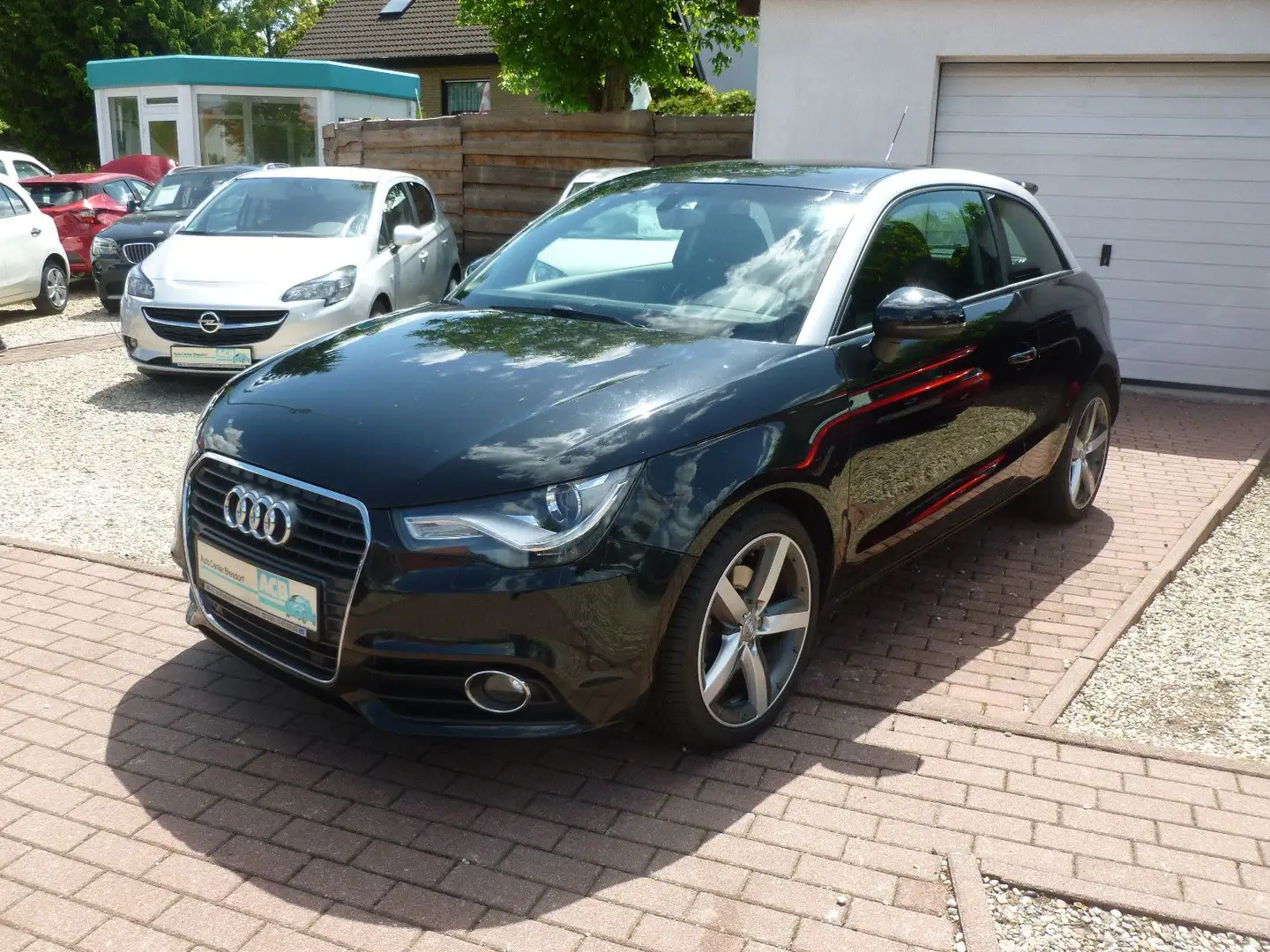 Audi A1 ambition S-Tronic/Klima/Navi/PDC/Bi-Xenon Černá - 1
