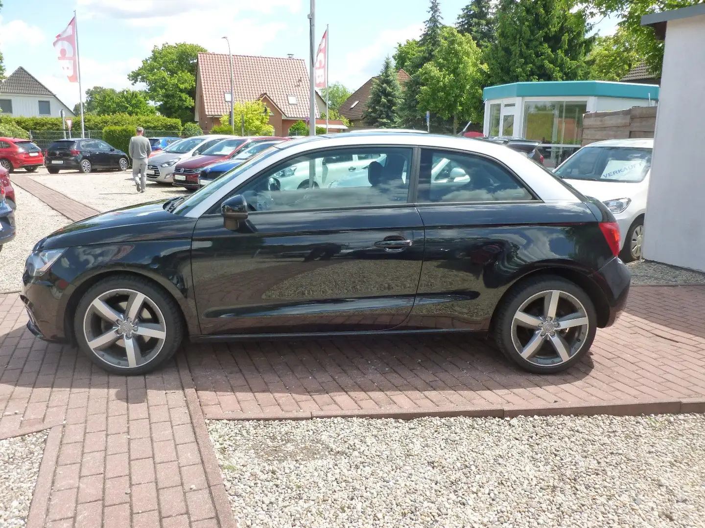 Audi A1 ambition S-Tronic/Klima/Navi/PDC/Bi-Xenon Černá - 2