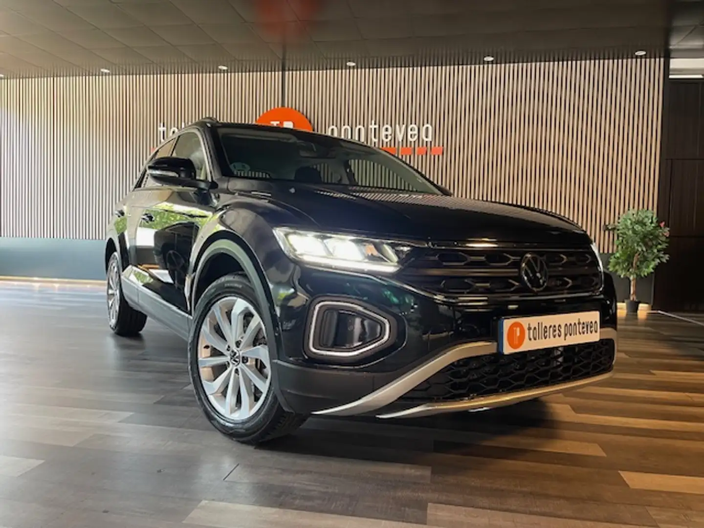 Volkswagen T-Roc 2.0TDI Life DSG7 Negro - 2