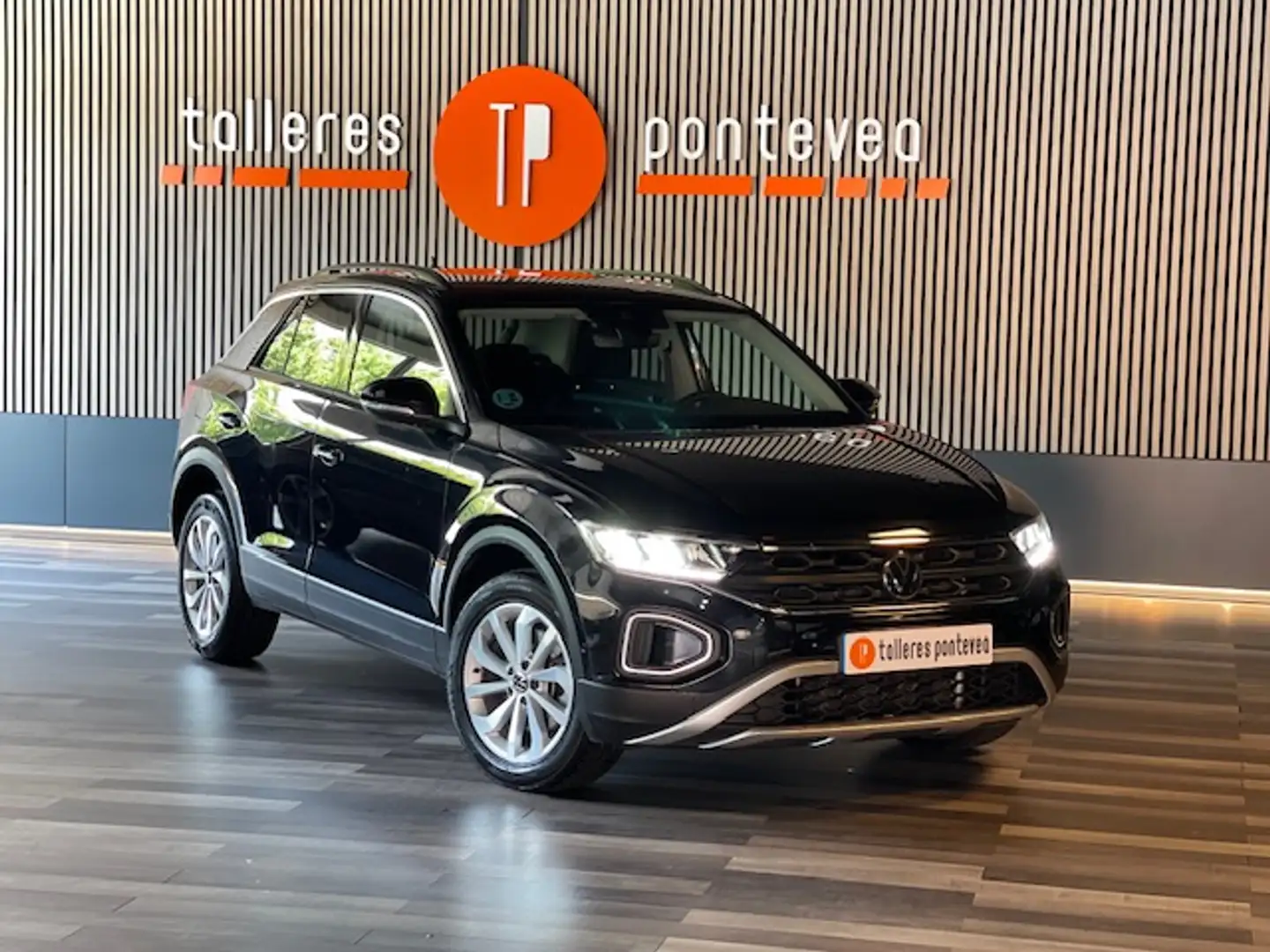 Volkswagen T-Roc 2.0TDI Life DSG7 Negro - 1