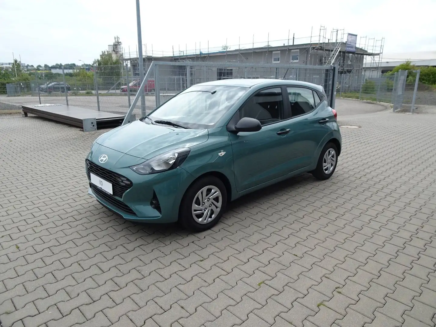 Hyundai i10 1,0 WAVE Grün - 1
