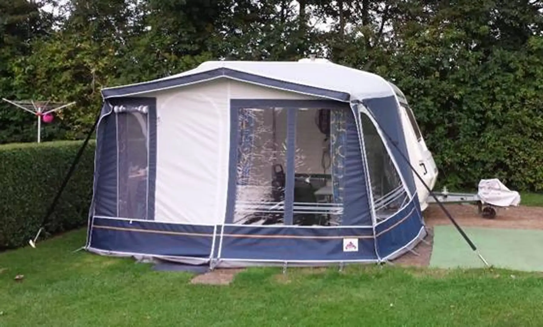 Caravans-Wohnm Knaus CHATEAU LE CAR 330 Weiß - 1