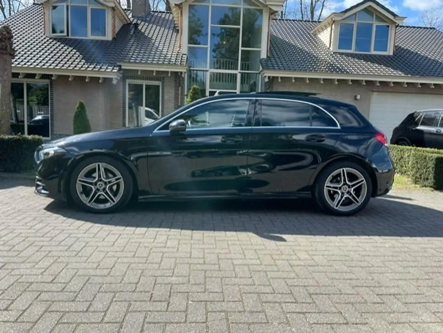 Mercedes-Benz A 180 d AMG LINE PANORAMADAK NAVI CAMERA Schwarz - 2