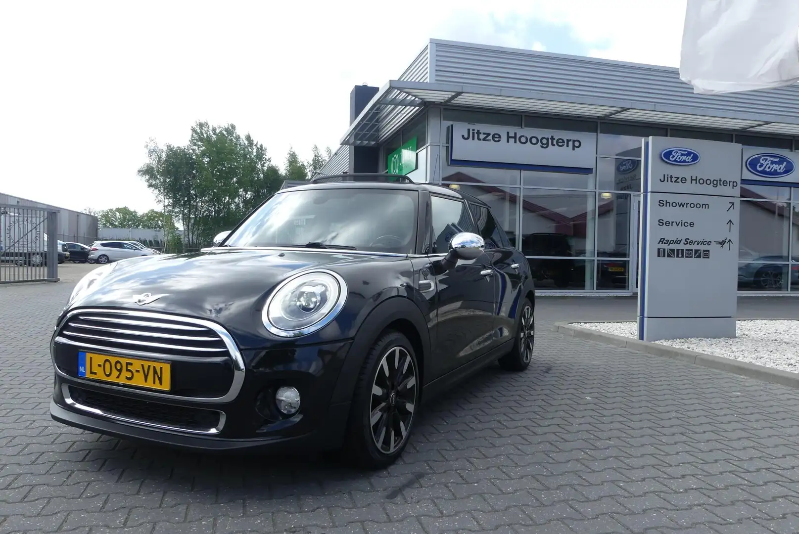 MINI Cooper Mini 1.5 Chili CLIMA, NAVI, PDC, SCHUIF/KANTELDAK, Zwart - 1