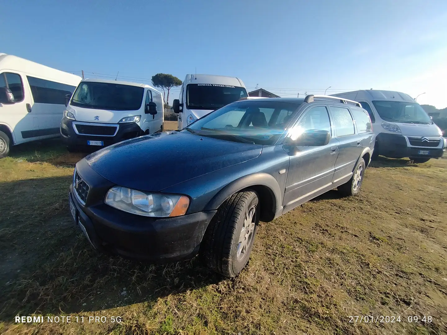 Volvo XC70 24 d5 Kinetic awd 185cv Blau - 1