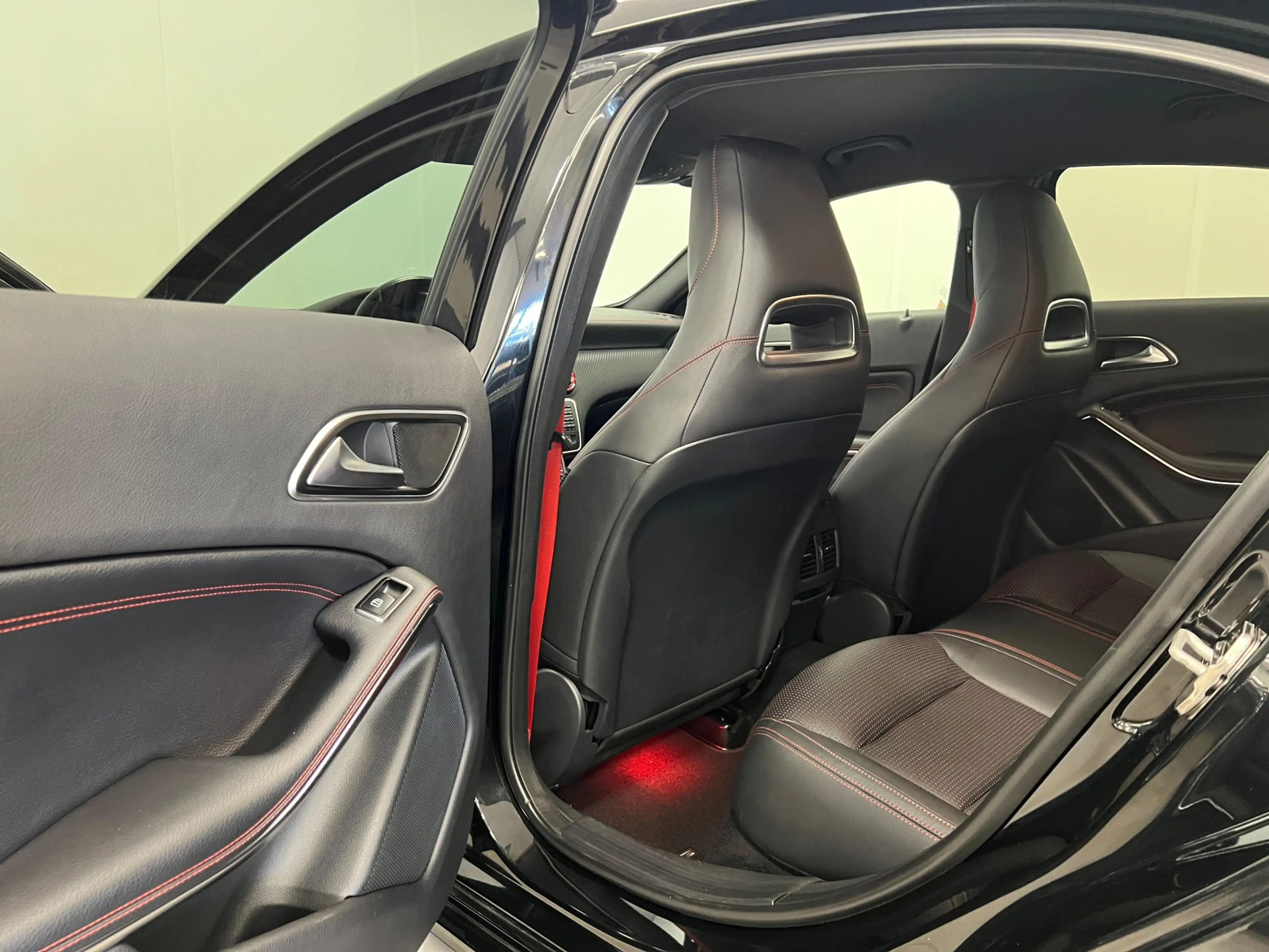 Mercedes-Benz A 45 AMG 4MATIC / CRUISE.C / STOELVERW. / LEDER / CAMERA / — photo 15
