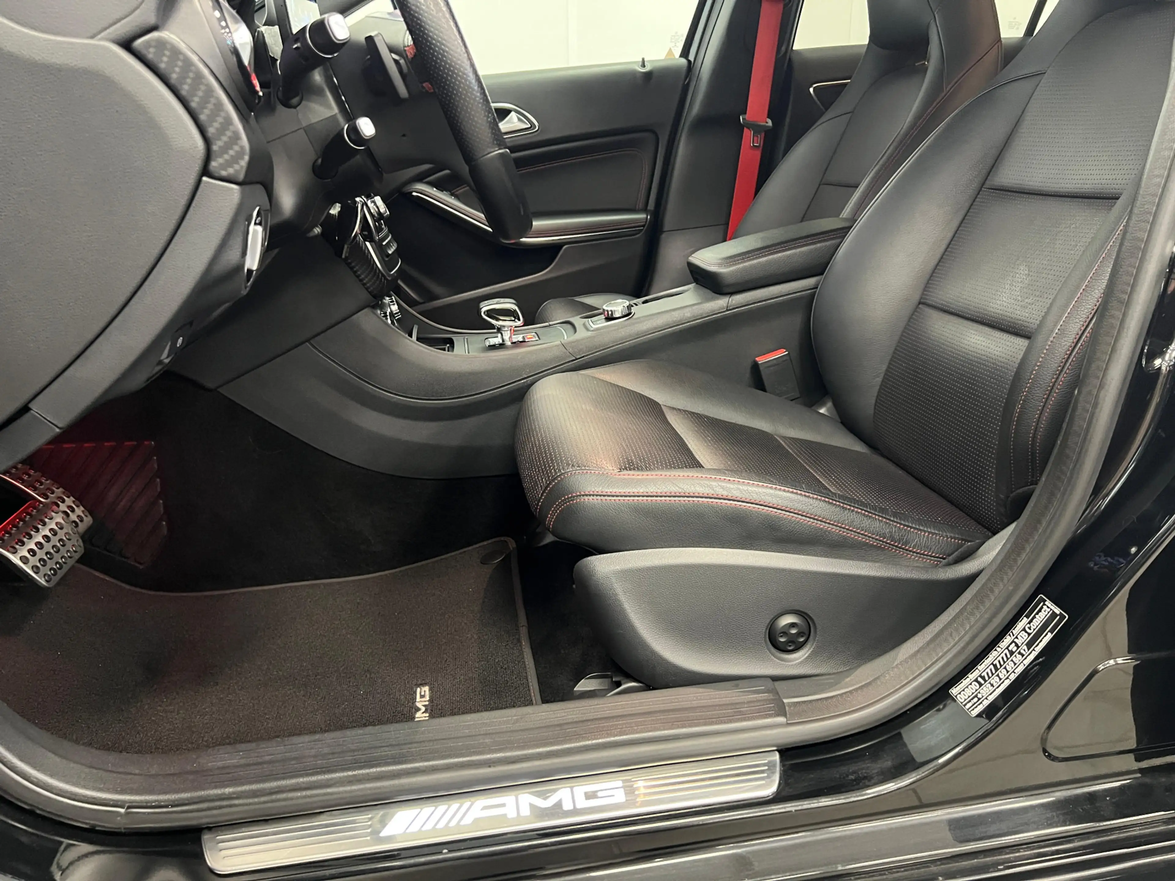 Mercedes-Benz A 45 AMG 4MATIC / CRUISE.C / STOELVERW. / LEDER / CAMERA / — photo 11