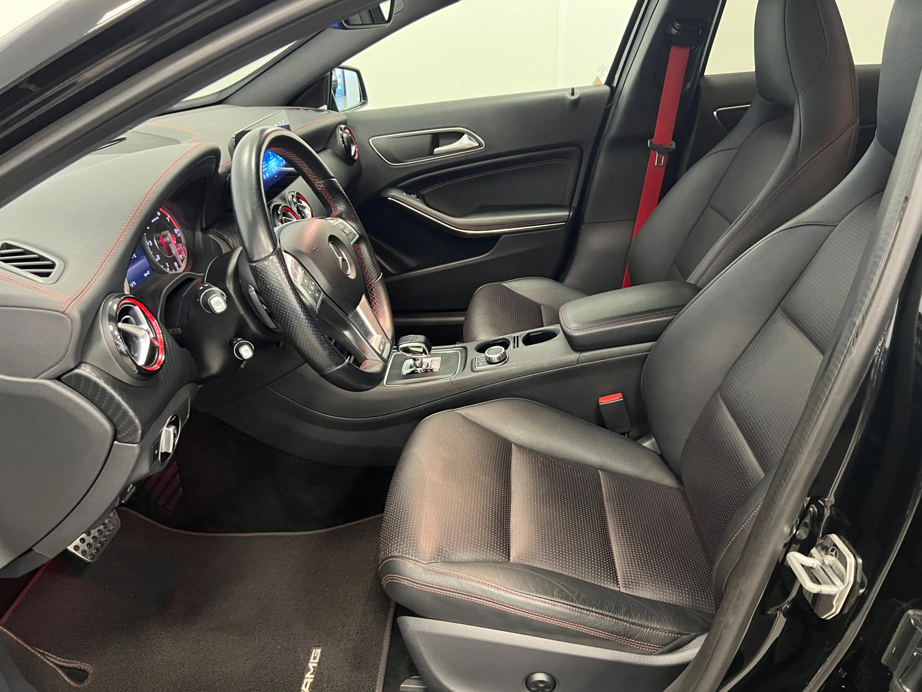 Mercedes-Benz A 45 AMG 4MATIC / CRUISE.C / STOELVERW. / LEDER / CAMERA / — photo 10