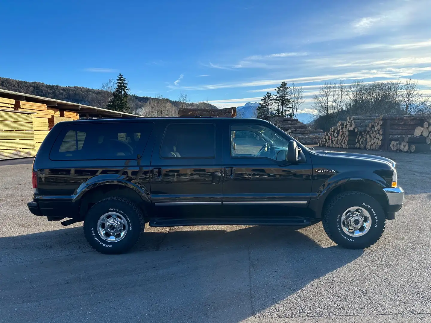 Ford Excursion XLT crna - 1