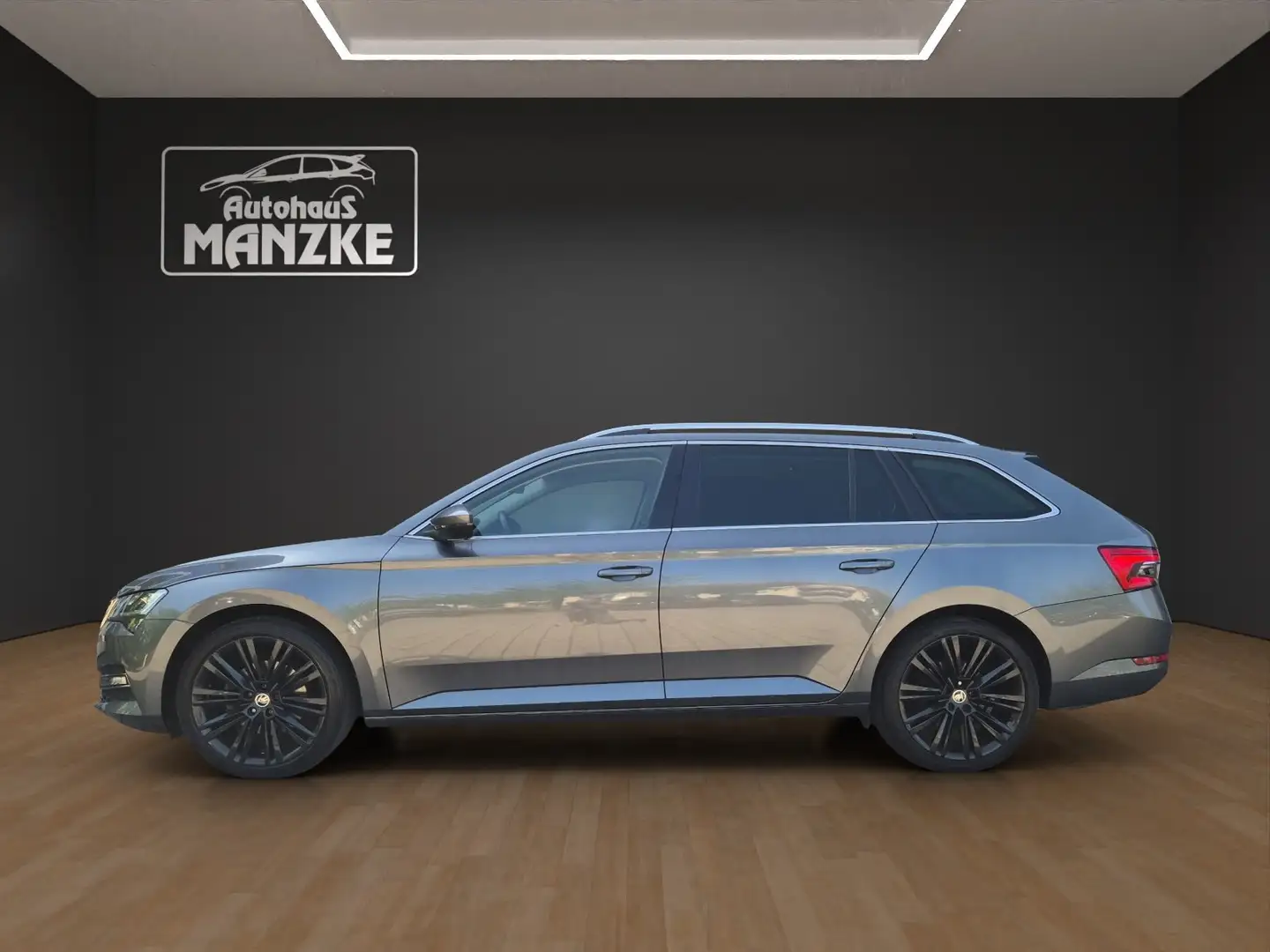 Skoda Superb Combi 2.0TDI DSG Style 4x4 / 19" / CarPlay / AHK Grau - 2