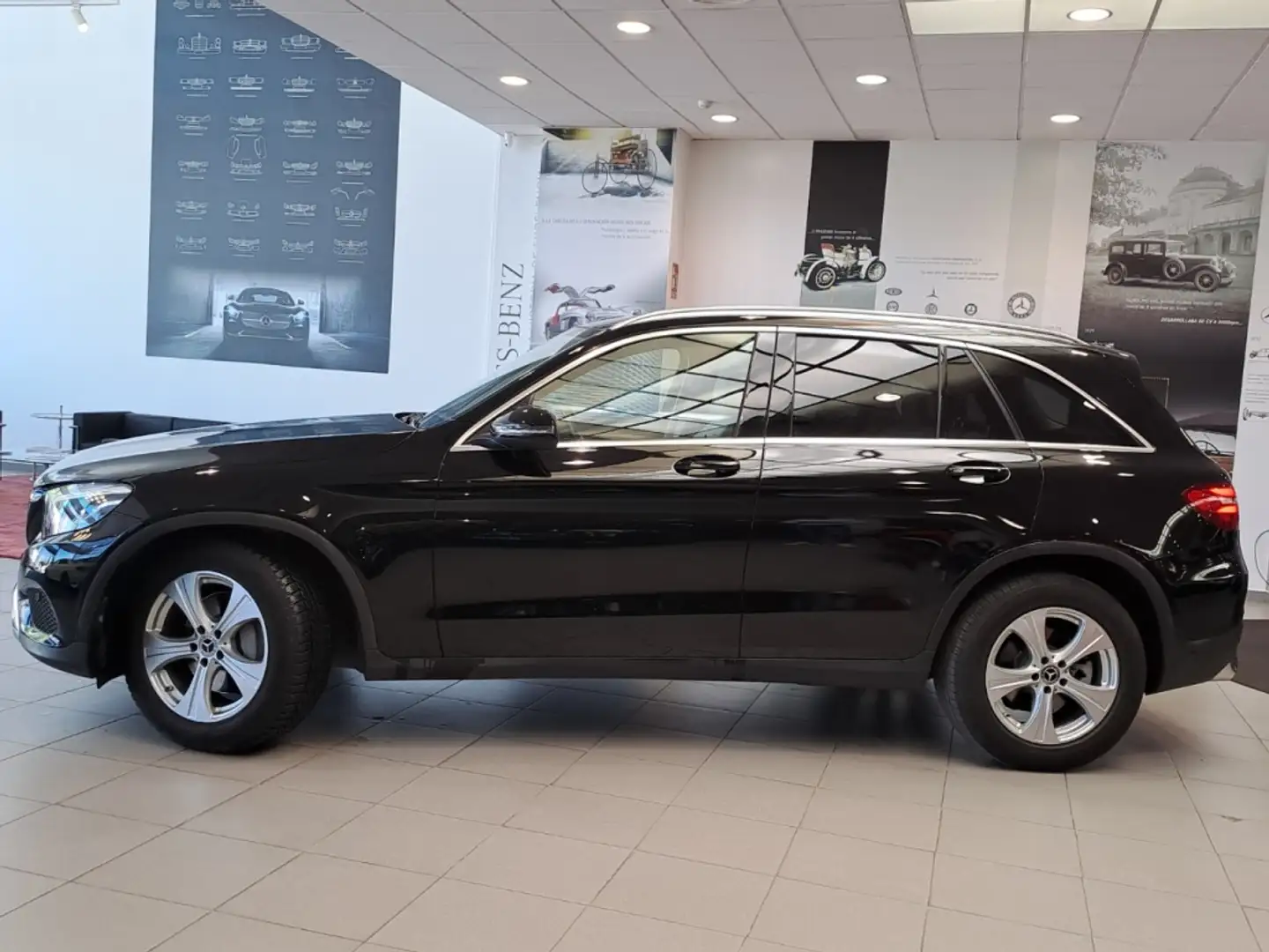Mercedes-Benz GLC 220 220d 4Matic Aut. Zwart - 2
