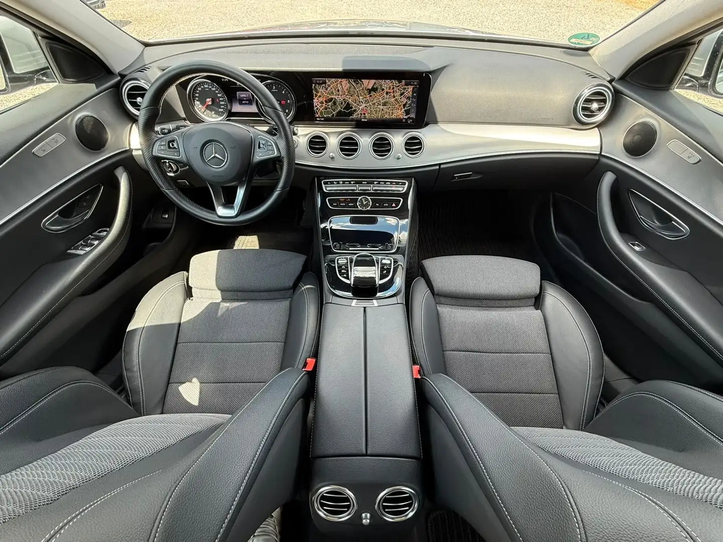 Mercedes-Benz E 220 d T-Modell -LED+NAVI+KAMERA+AHK+TMP+LM- Silber - 2