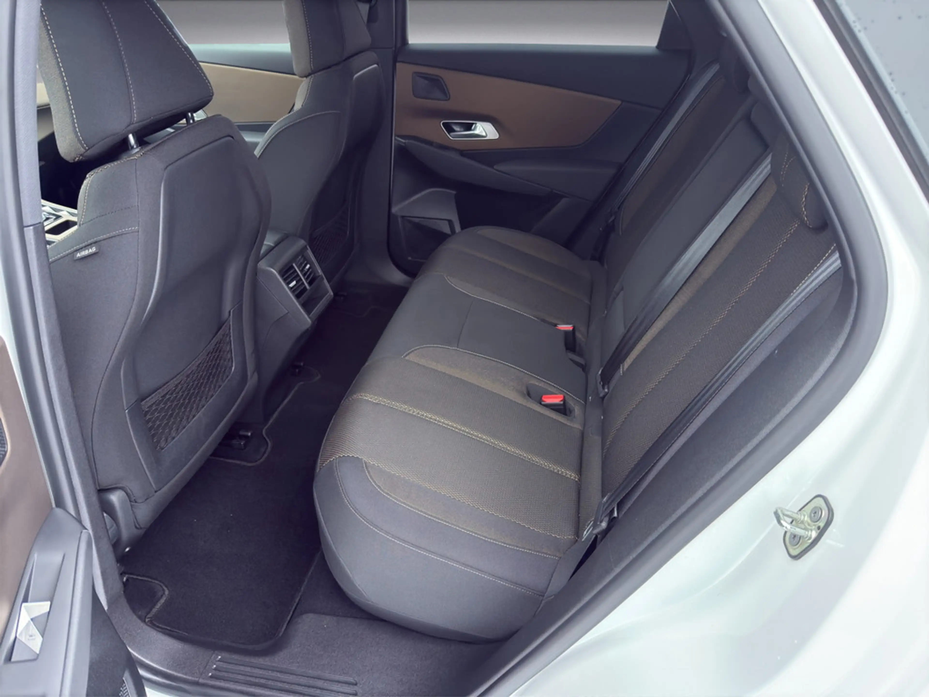 DS Automobiles DS 7 1.6 E-Tense 225 Bastille + — photo 11