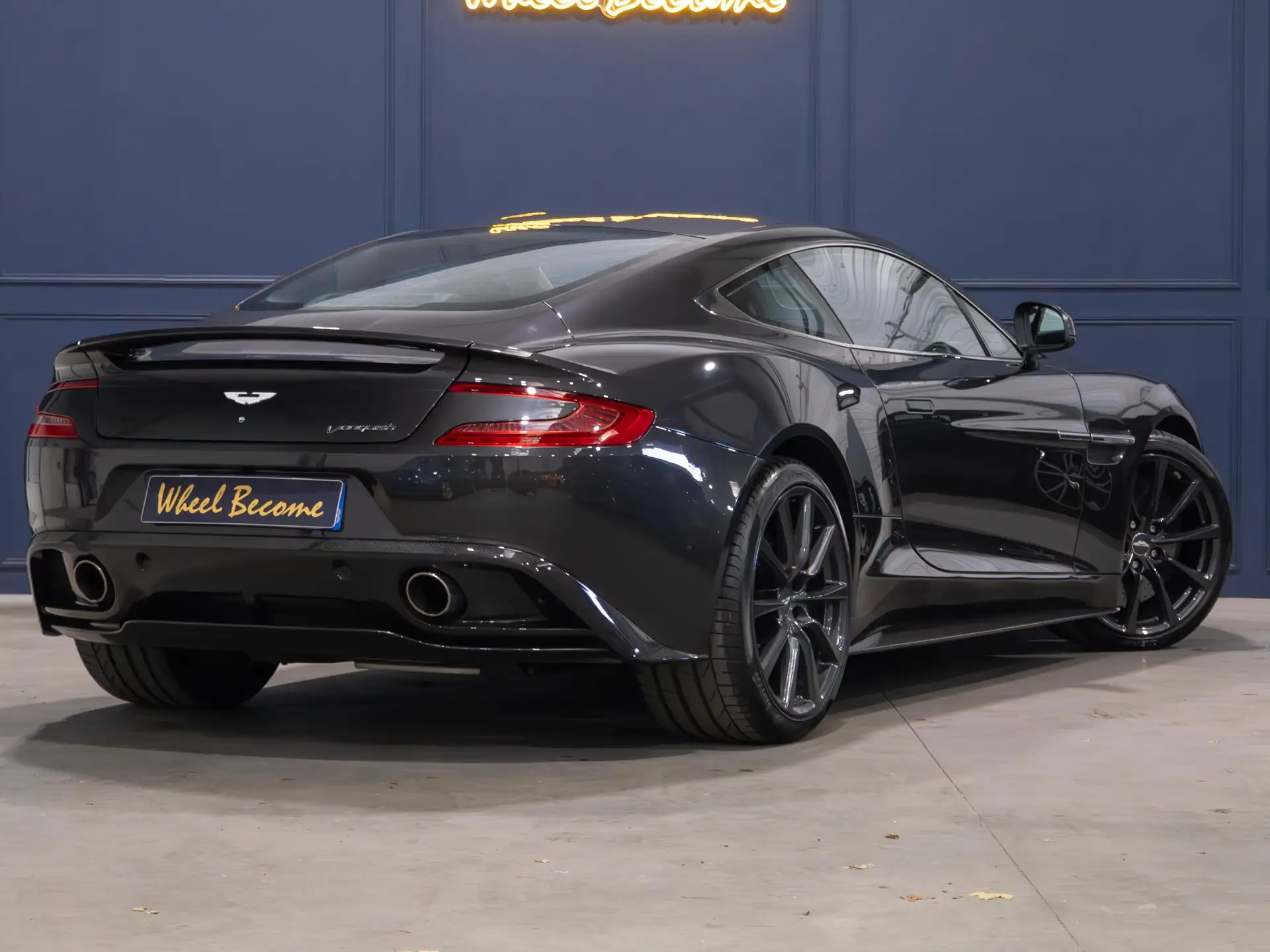 애스턴마틴 뱅퀴시 Coupe 2015 블랙 사진 2