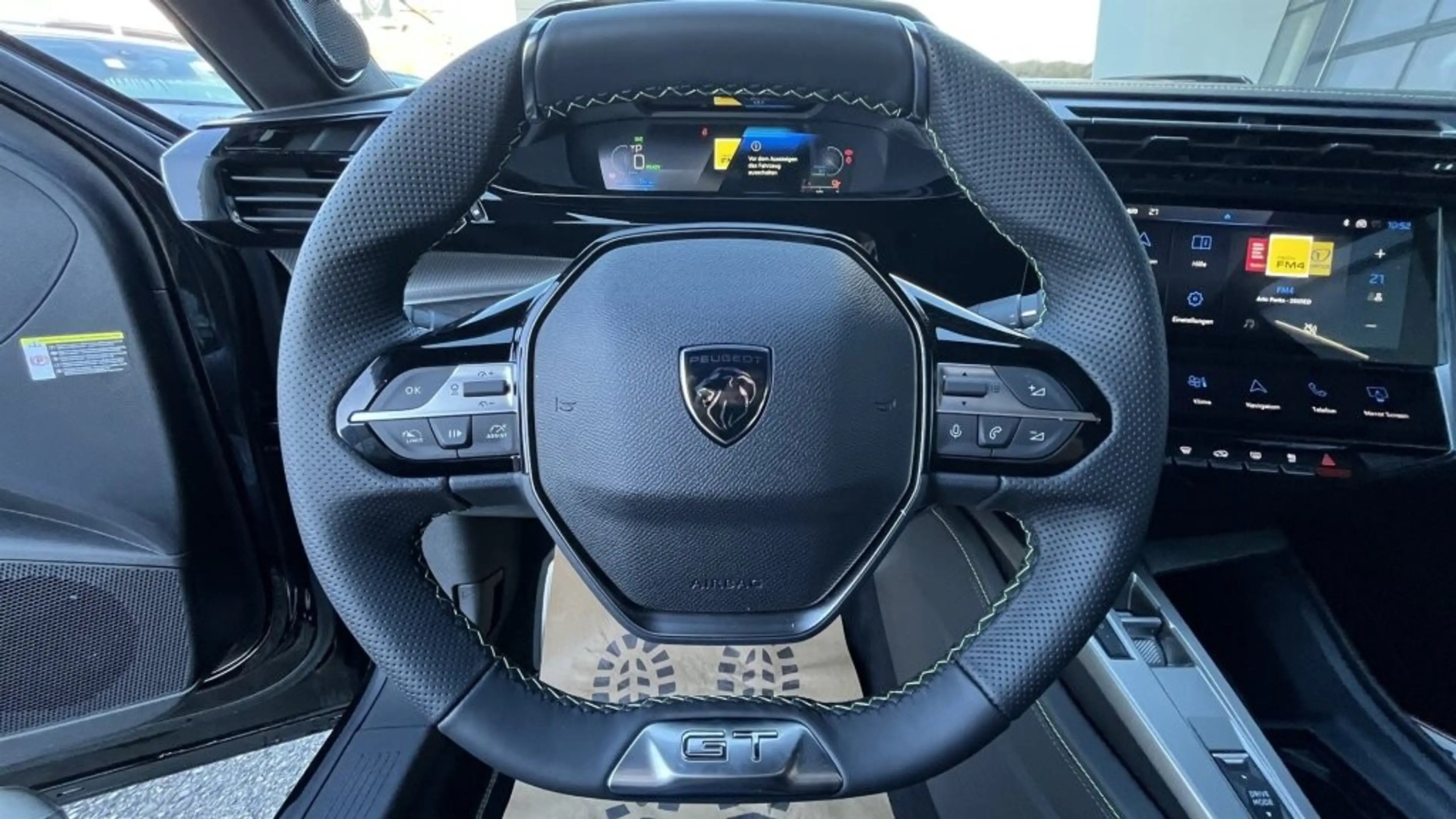 Peugeot 408 Elektro 210 58kWh GT — photo 11