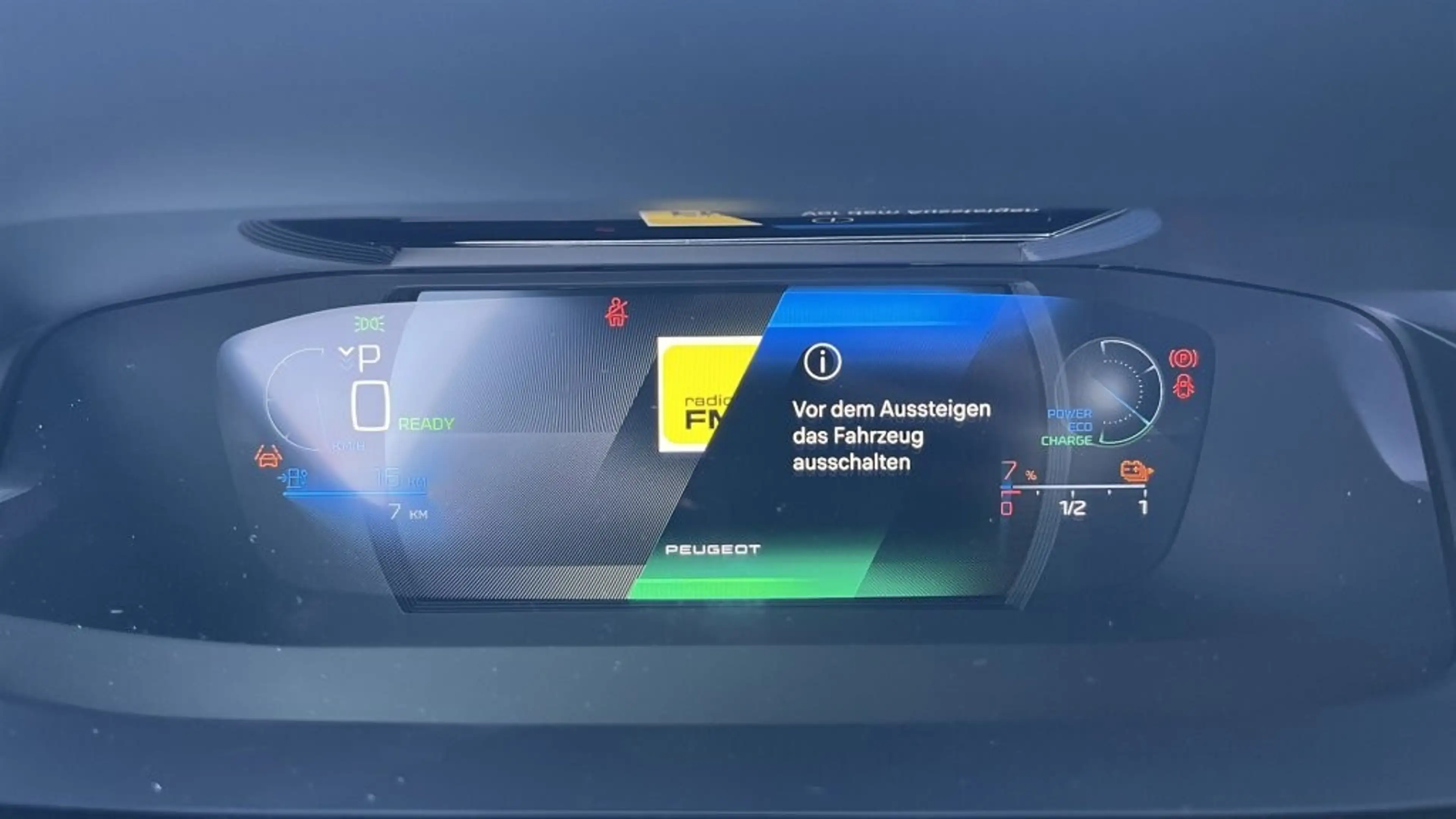 Peugeot 408 Elektro 210 58kWh GT — photo 12
