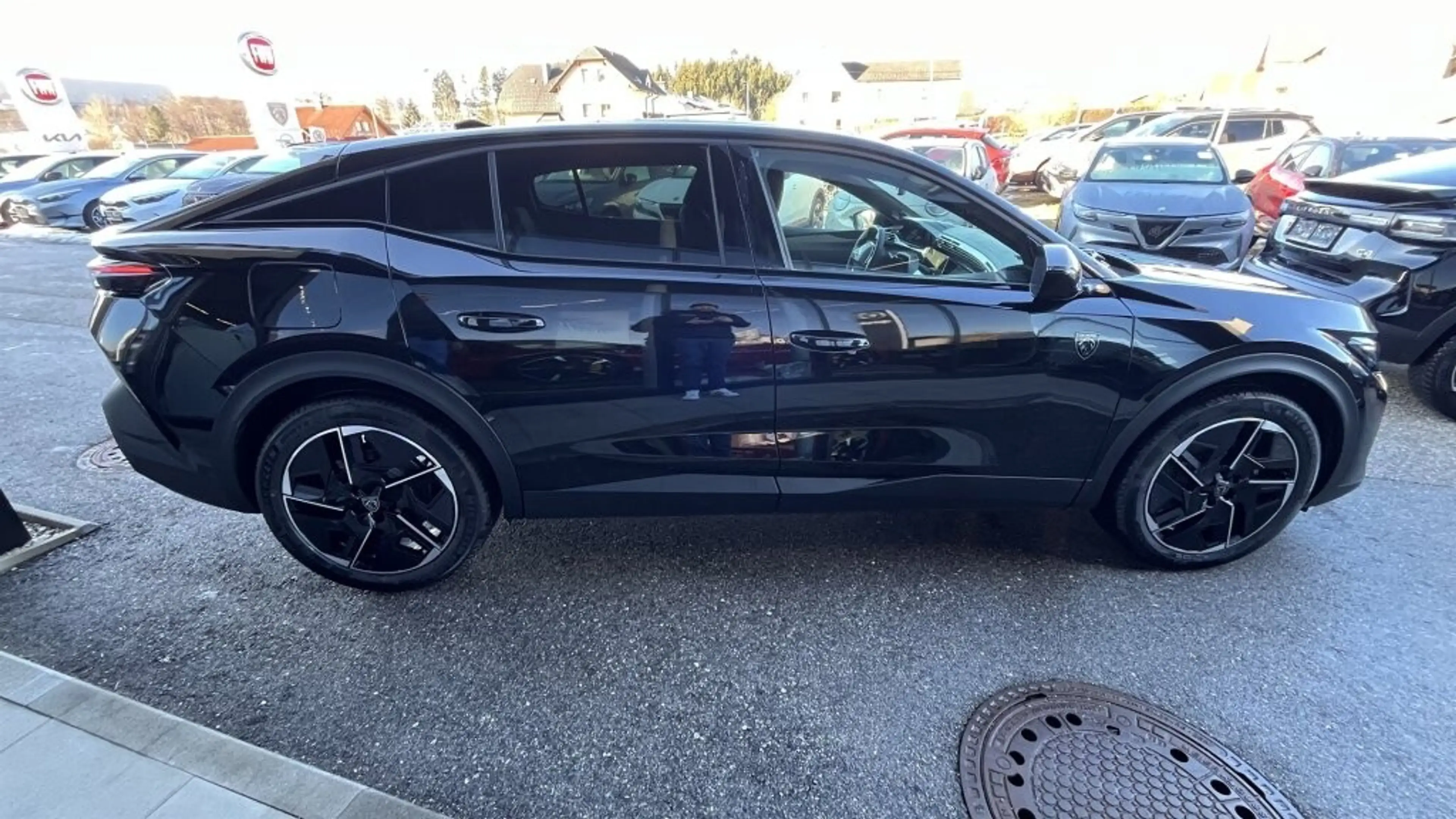 Peugeot 408 Elektro 210 58kWh GT — photo 5