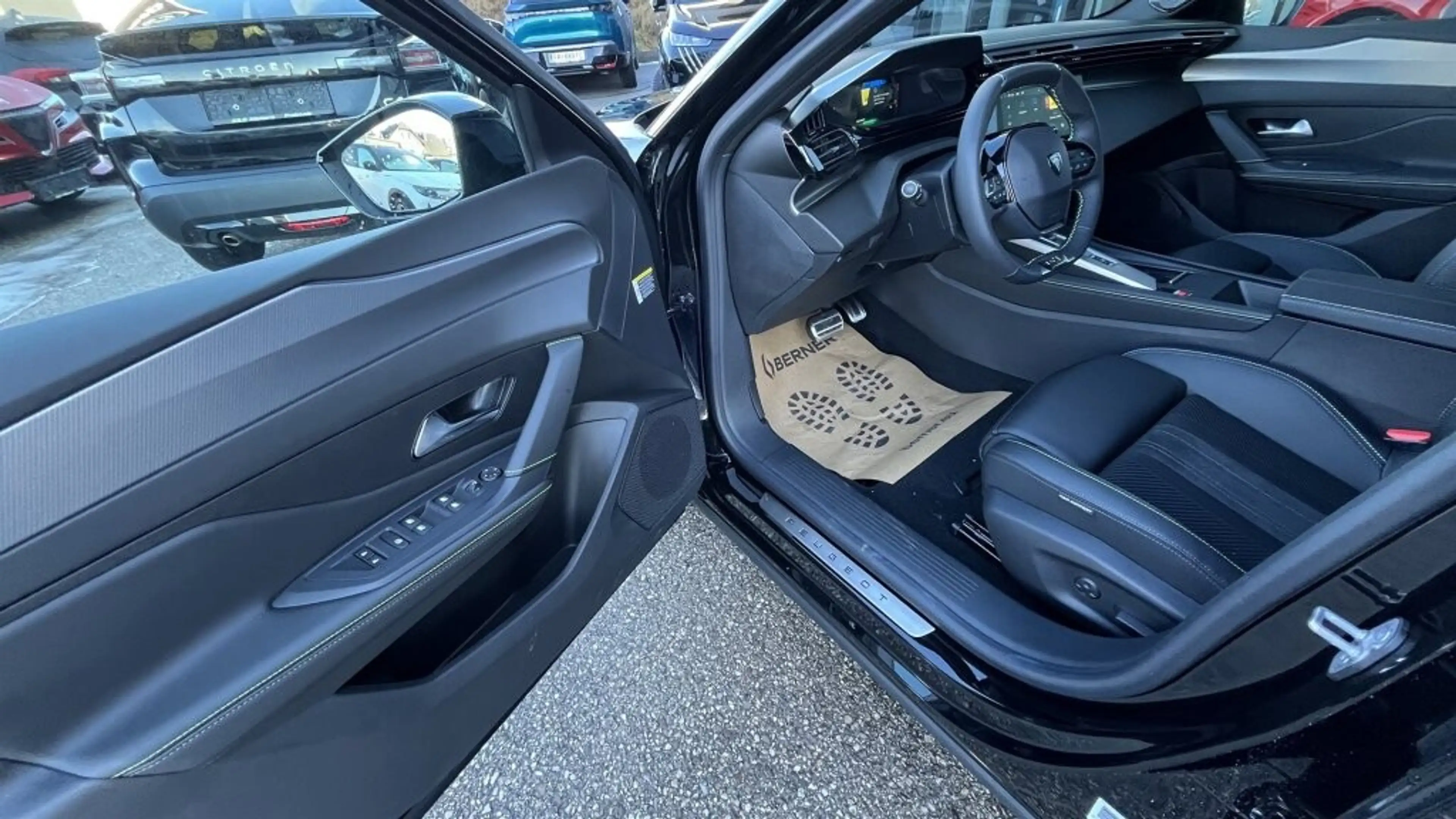 Peugeot 408 Elektro 210 58kWh GT — photo 8