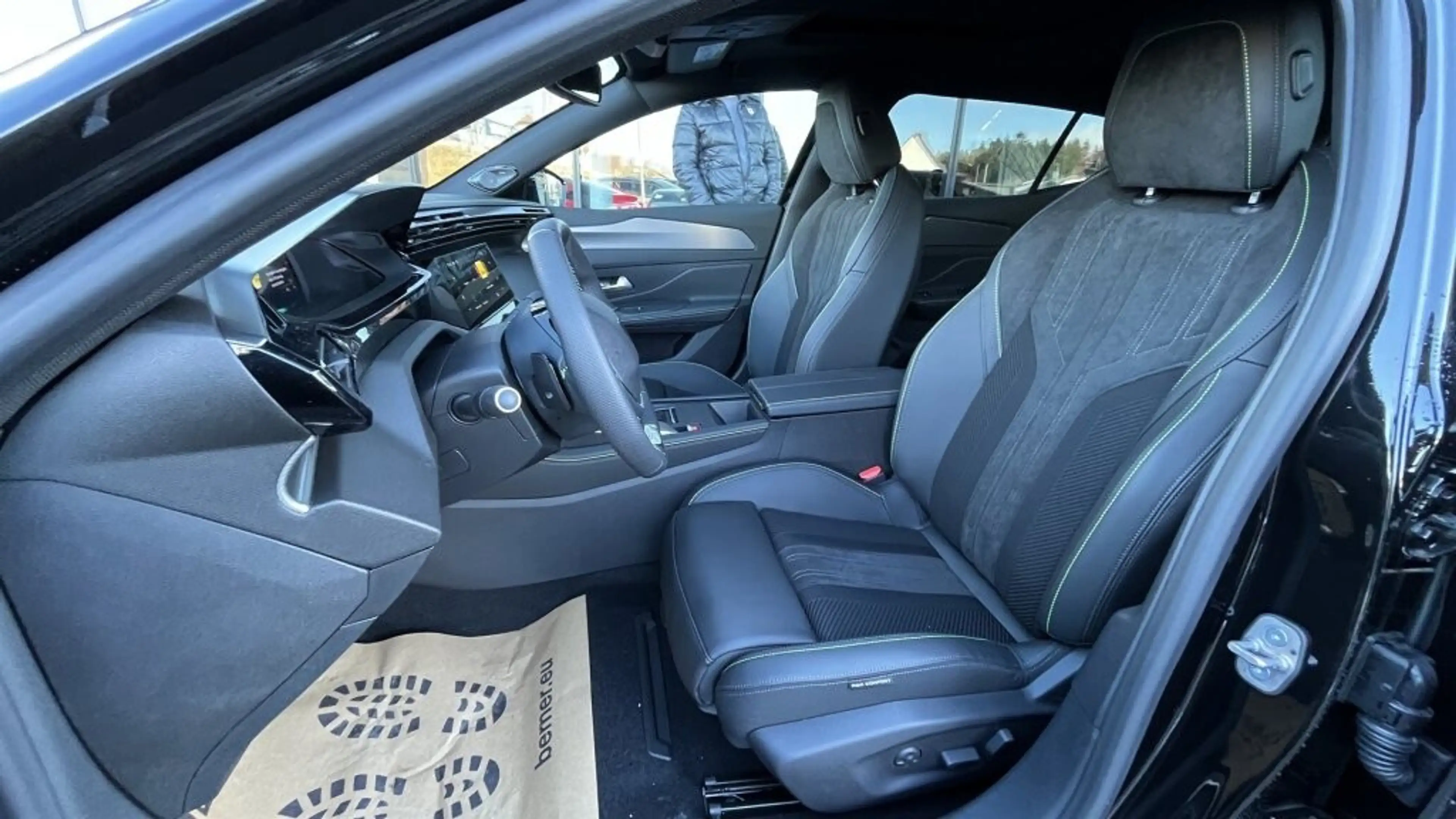 Peugeot 408 Elektro 210 58kWh GT — photo 9