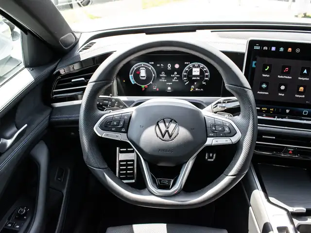 Volkswagen Passat view 10