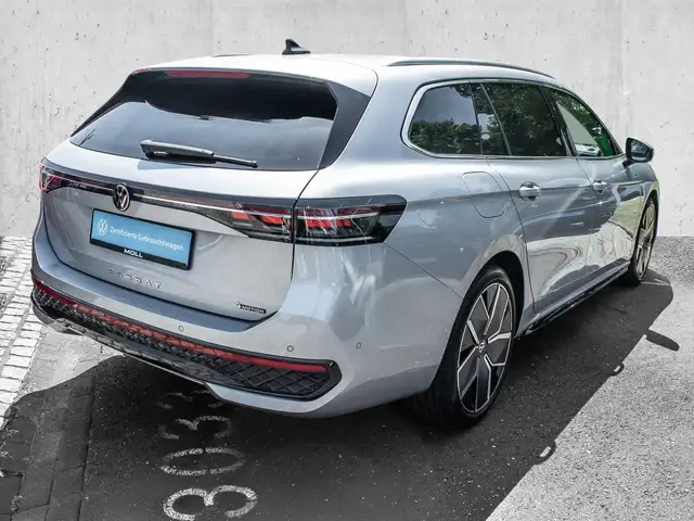 Volkswagen Passat view 4