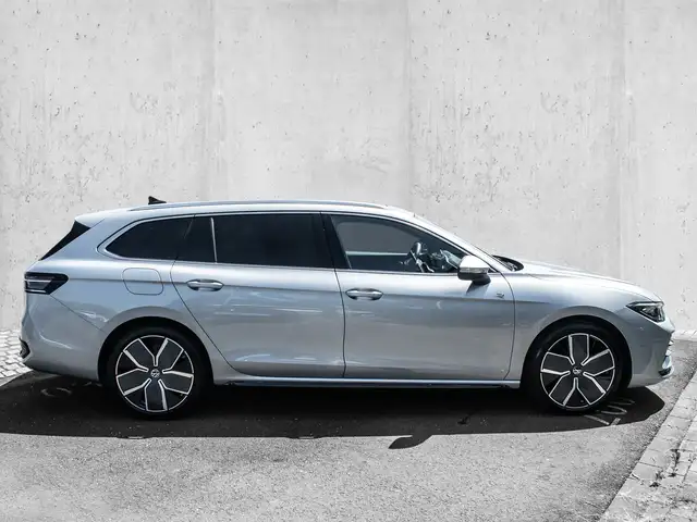 Volkswagen Passat view 5