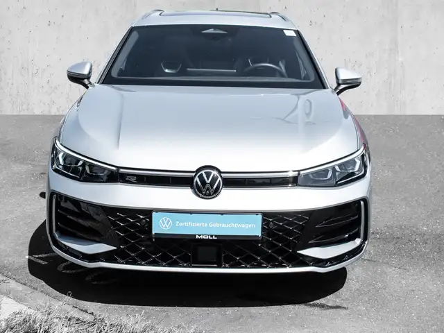 Volkswagen Passat view 3