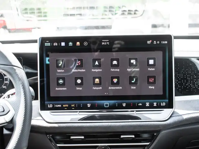 Volkswagen Passat view 11