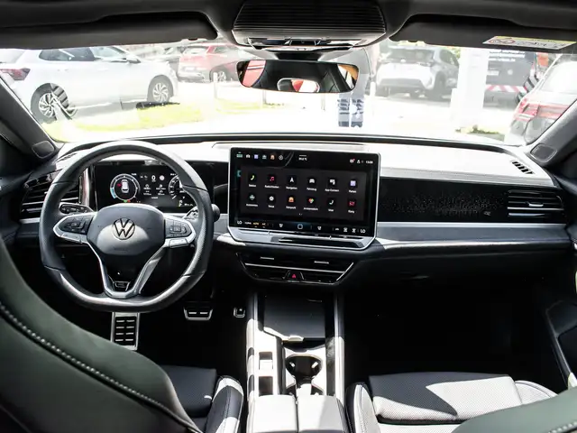 Volkswagen Passat view 9