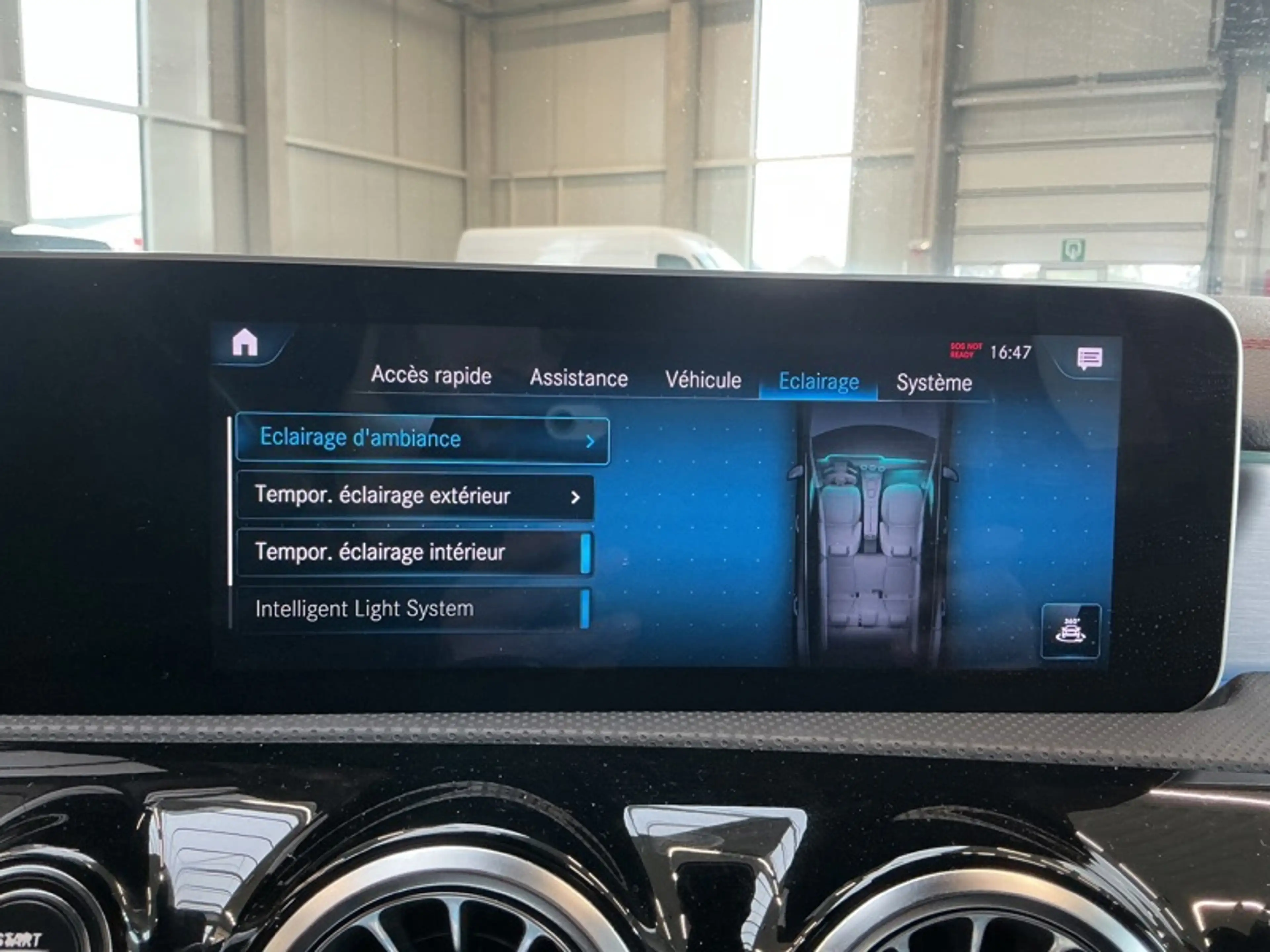 Mercedes-Benz CLA 180 Shooting Brake AMG Line — photo 15