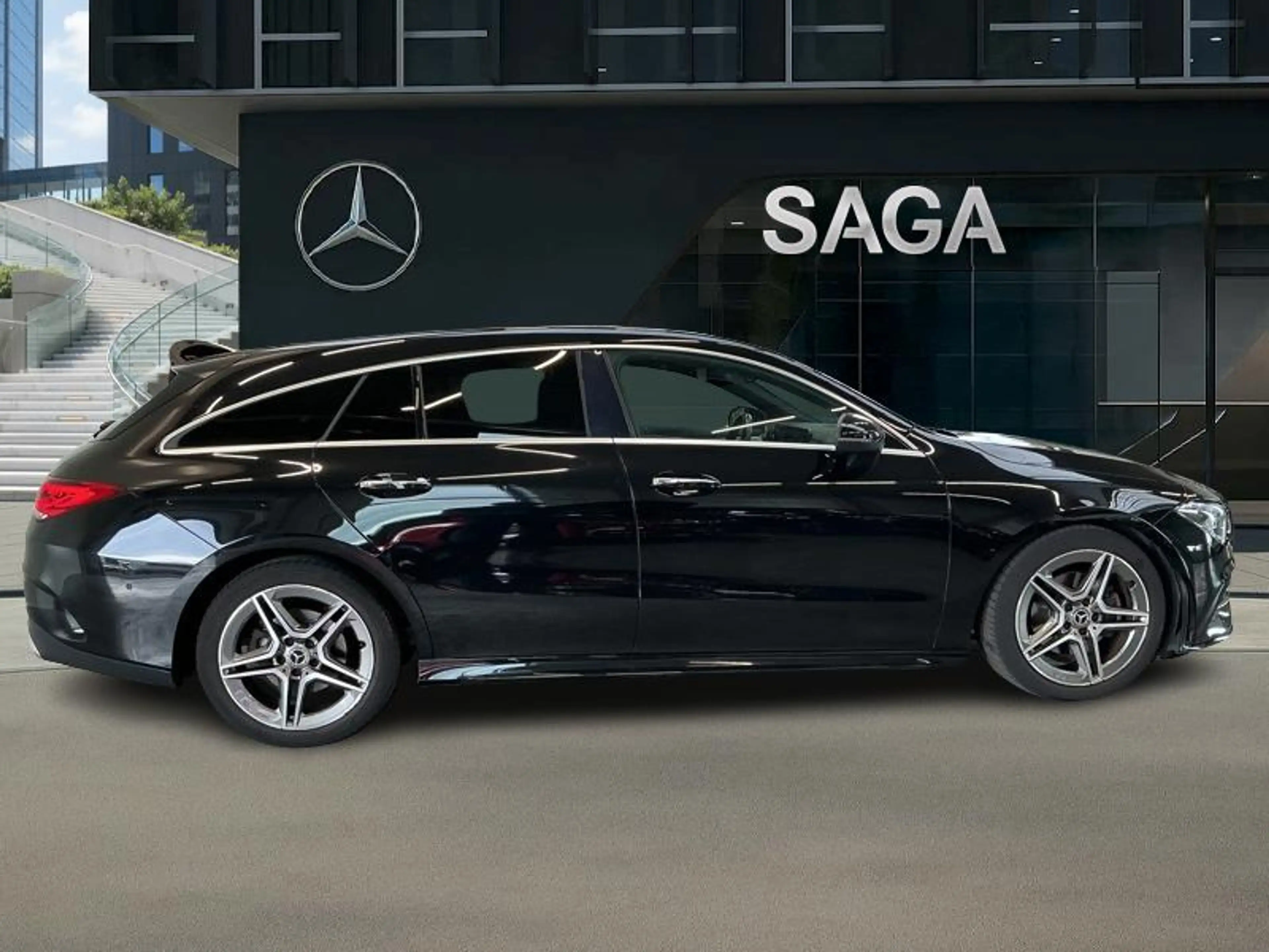 Mercedes-Benz CLA 180 Shooting Brake AMG Line — photo 4