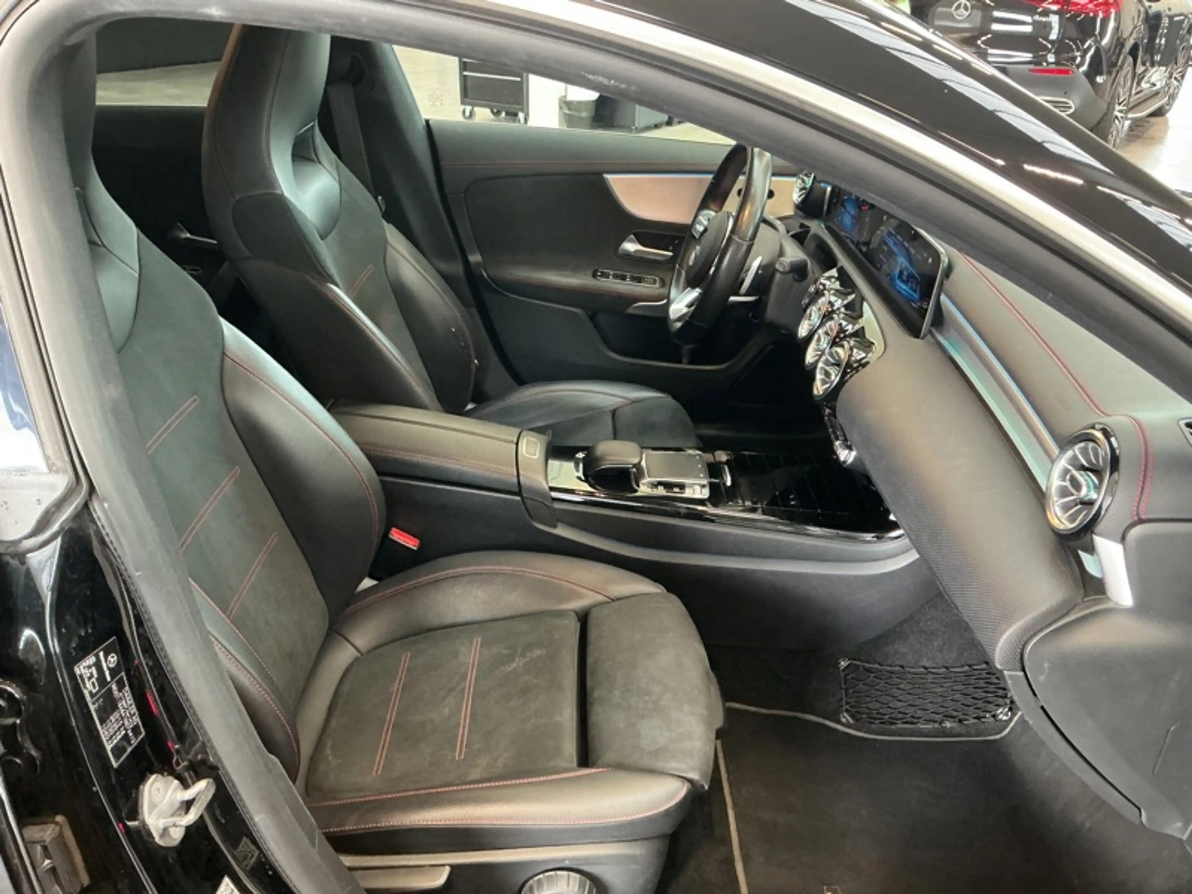 Mercedes-Benz CLA 180 Shooting Brake AMG Line — photo 6