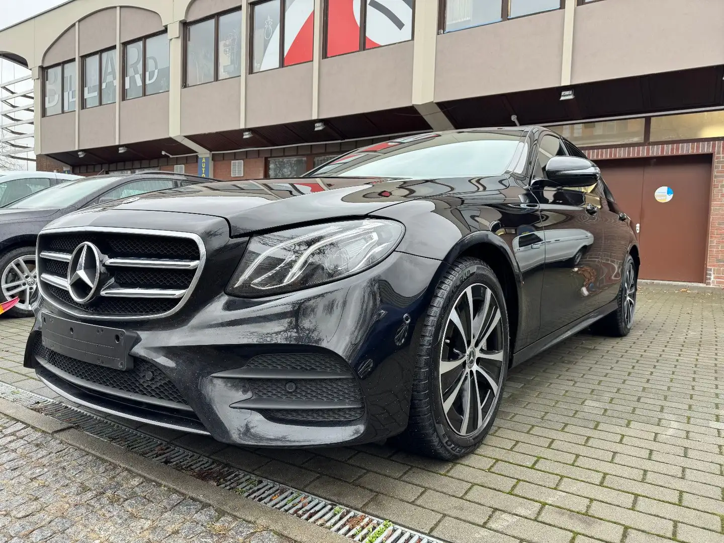 Mercedes-Benz E 300 e  AMG  PANO-LEDER-LED-KAMERA Noir - 2