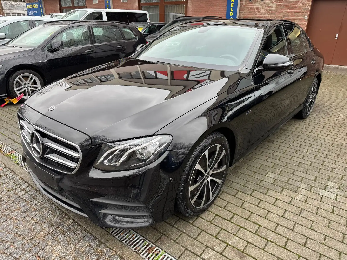 Mercedes-Benz E 300 e AMG PANO-LEDER-LED-KAMERA Noir - 1