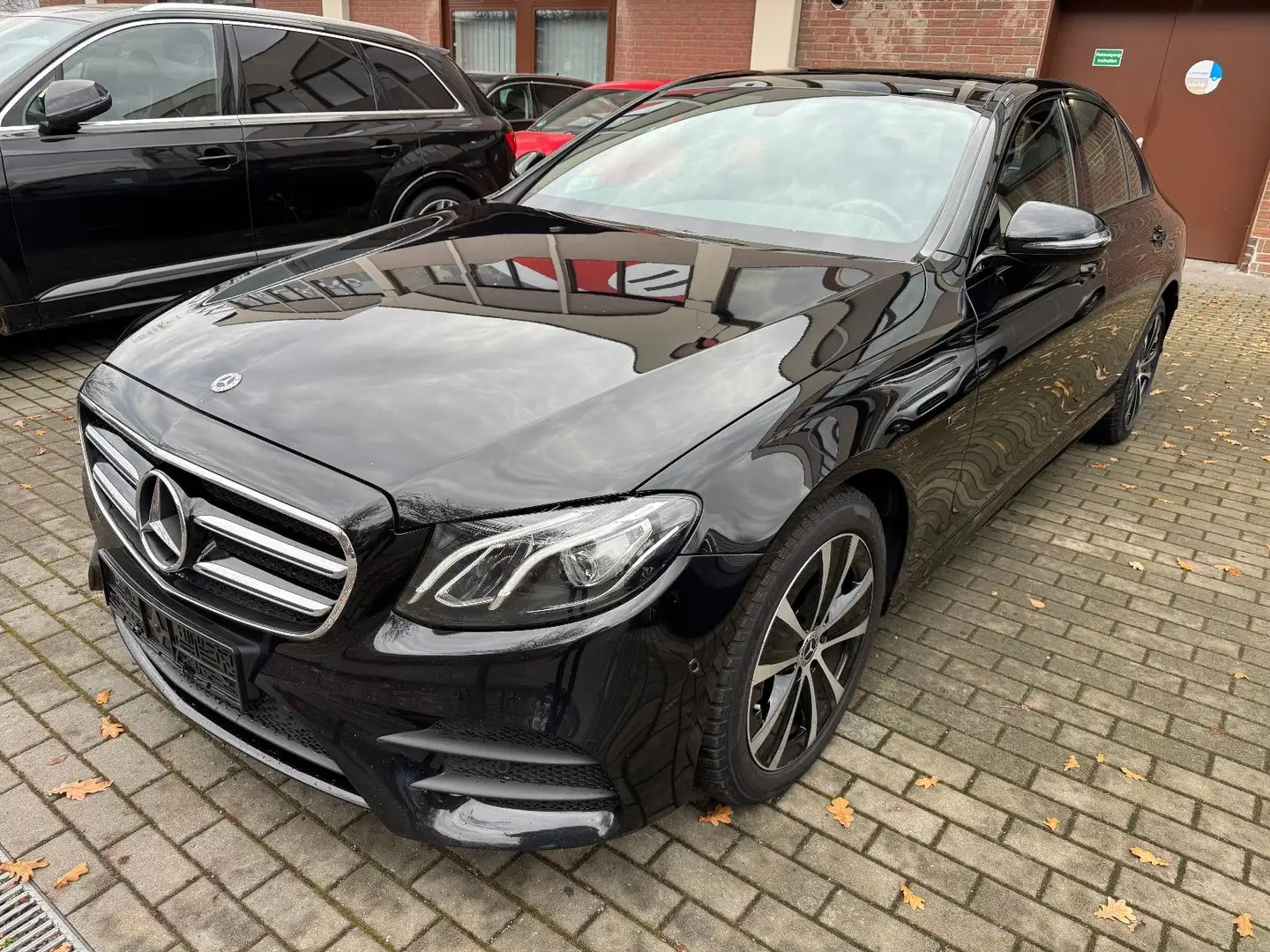 Mercedes-Benz E 300 e  AMG  PANO-LEDER-LED-KAMERA Noir - 2