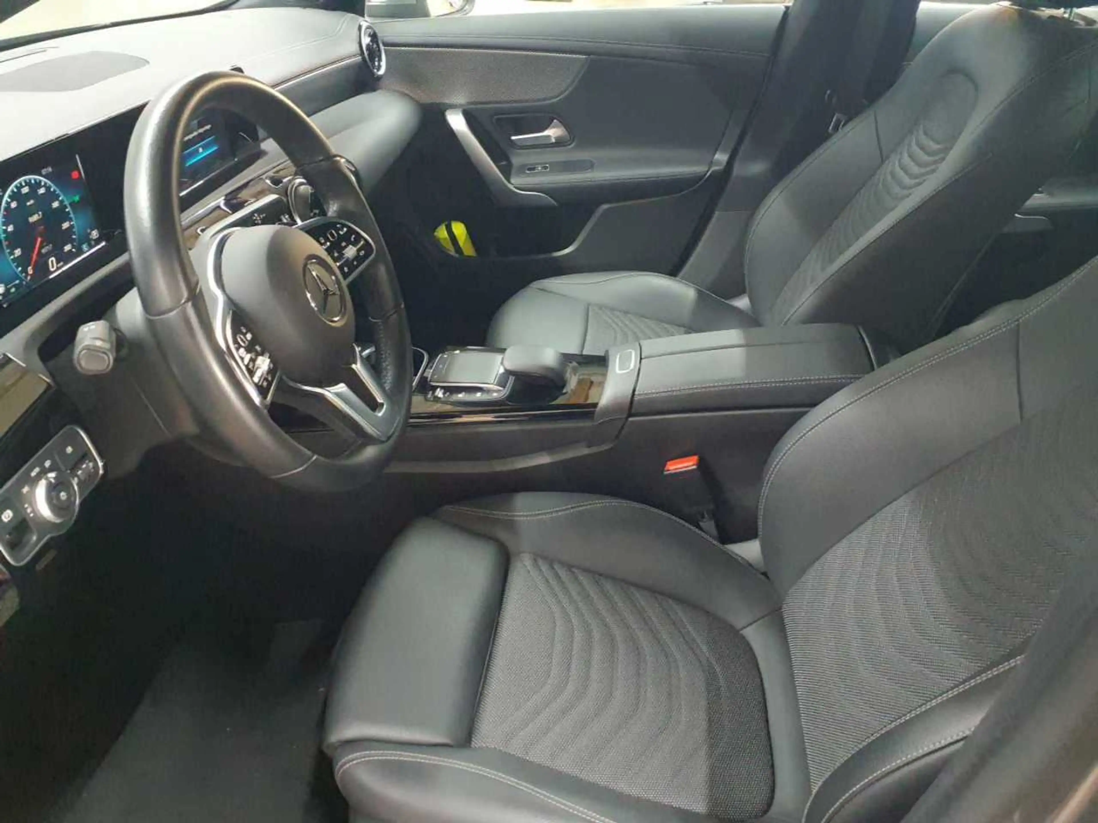 Mercedes-Benz CLA 220 CLA 220d 8G-Progressive KAM Totw. Temp — photo 3