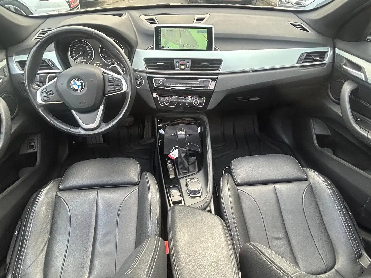 BMW X1 X1 2.0 dA sDrive18 BOITE AUTO LED/HEAD UP PANO Zwart - 2