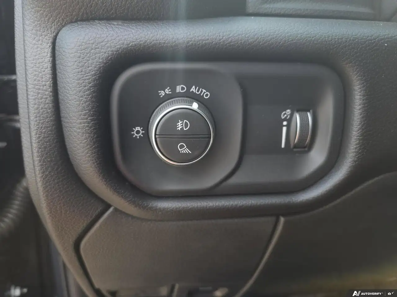 RAM 2500 снимка RAM 2500