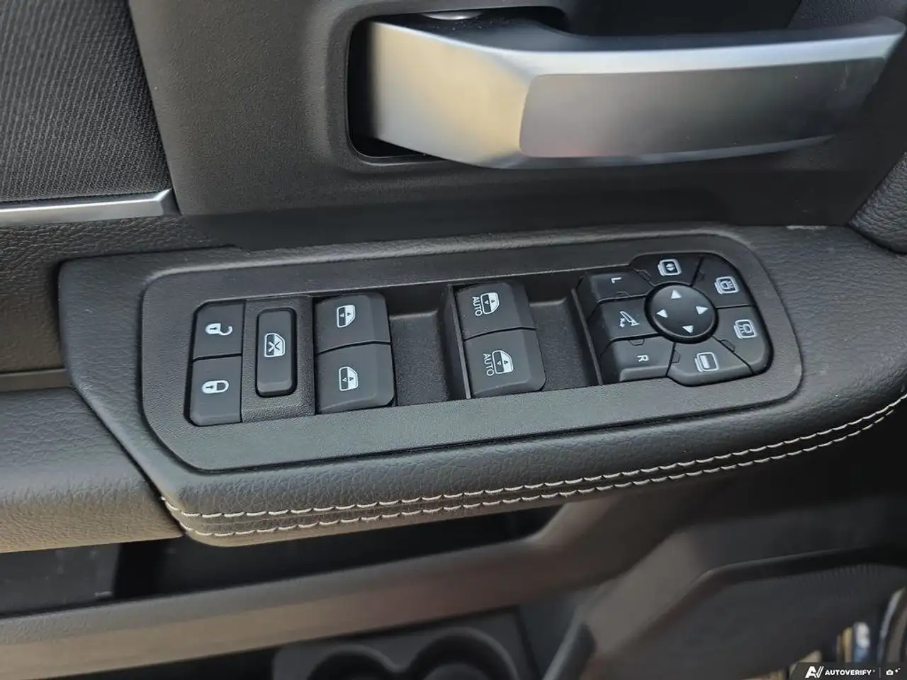 RAM 2500 снимка RAM 2500