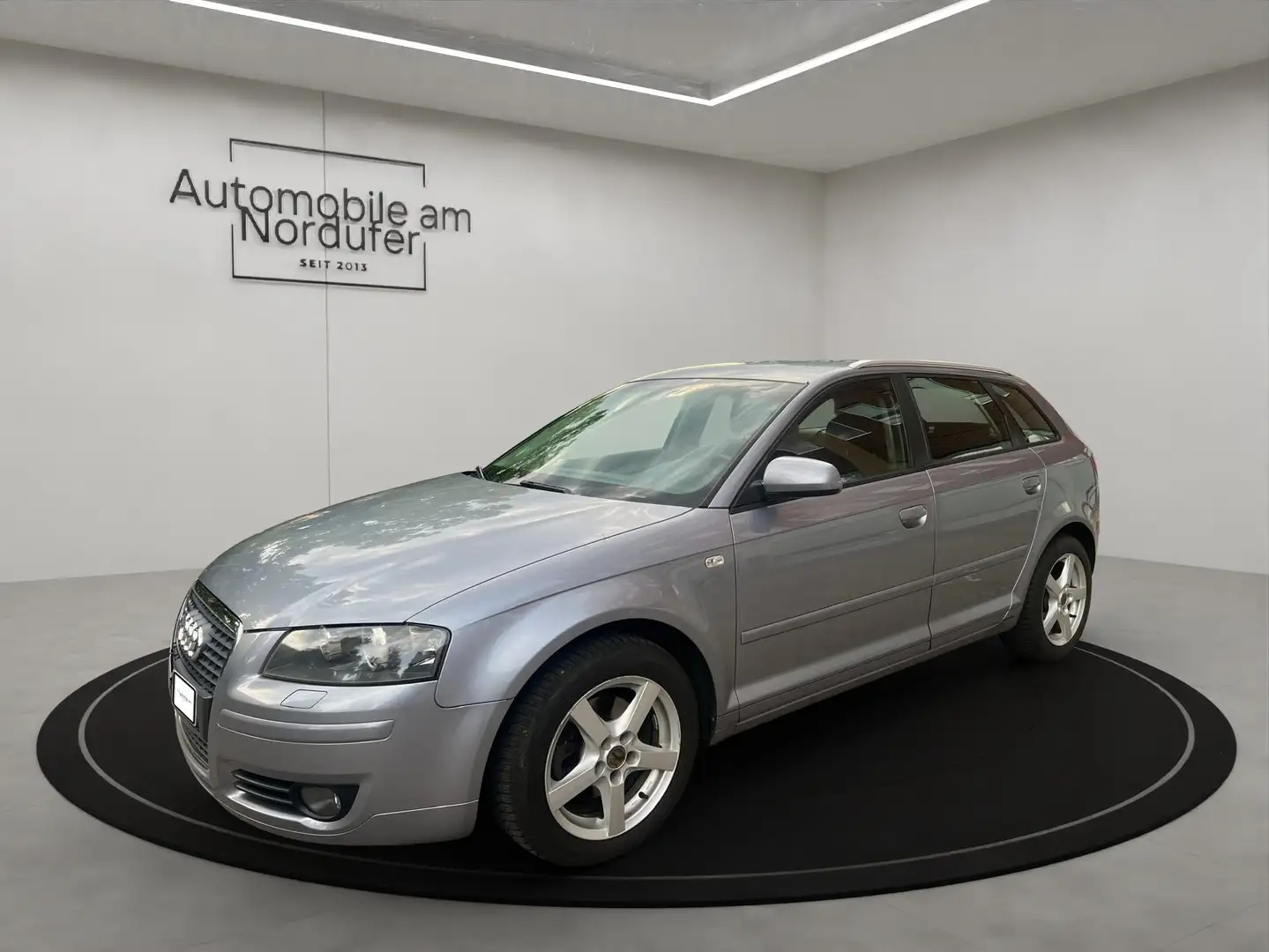 Audi A3 2.0 FSI Aut.-Steuerkette Nockenwelle neu-Navi-Xeno Grau - 1