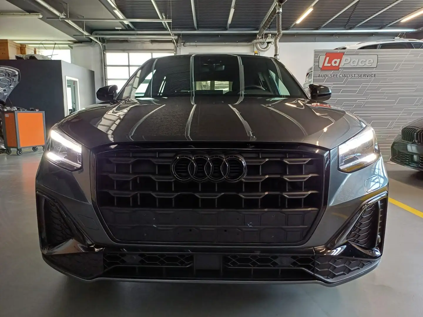 Audi Q2 35 TFSI S tronic S line Edition Grijs - 2