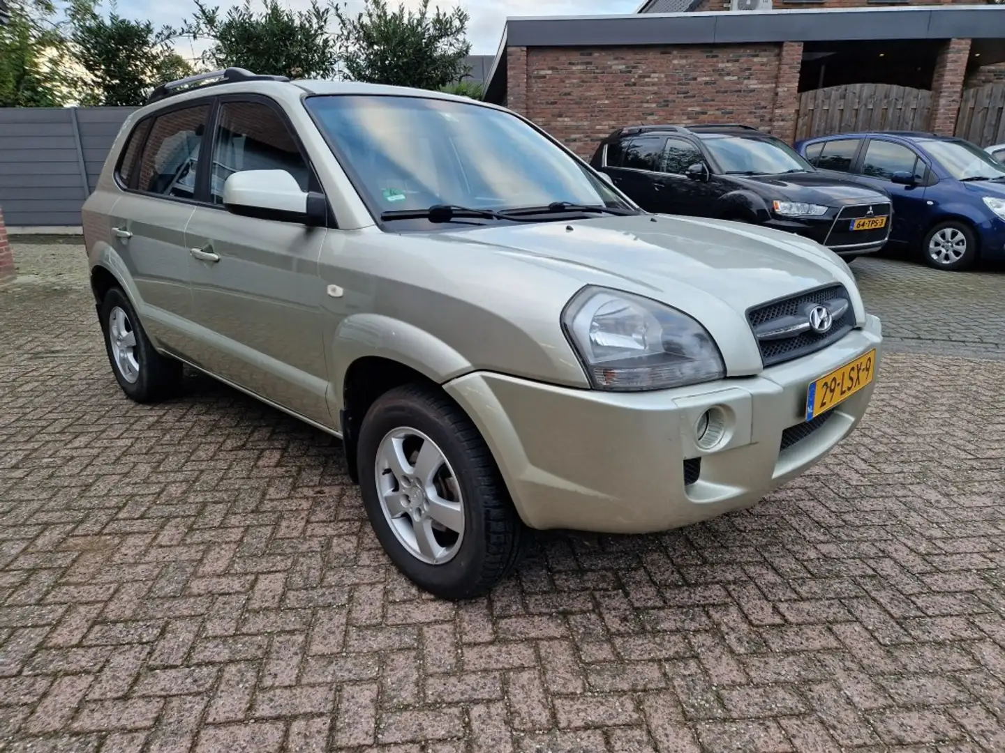 Hyundai TUCSON 2.0i Active Airco Trekhaak Electrische ramen en sp Gris - 2